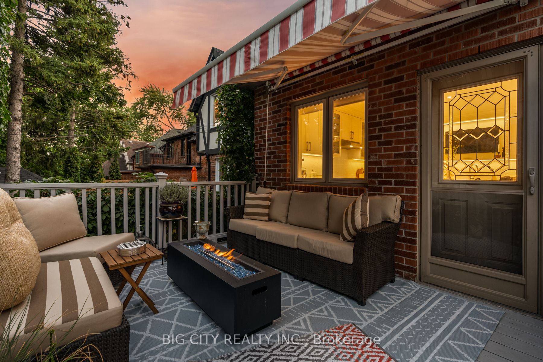 287 South Kingsway