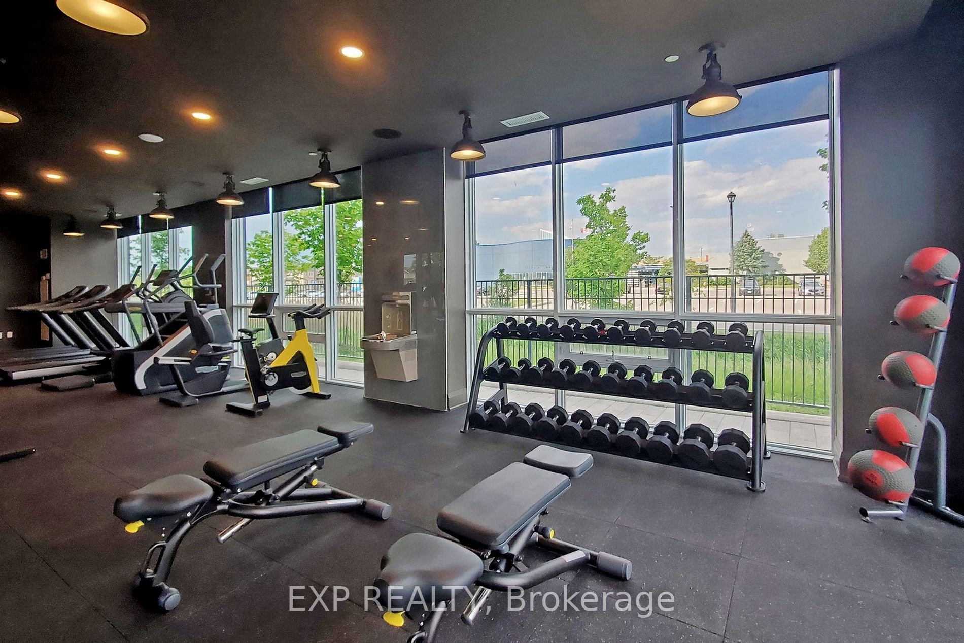 1050 Main St E, #806