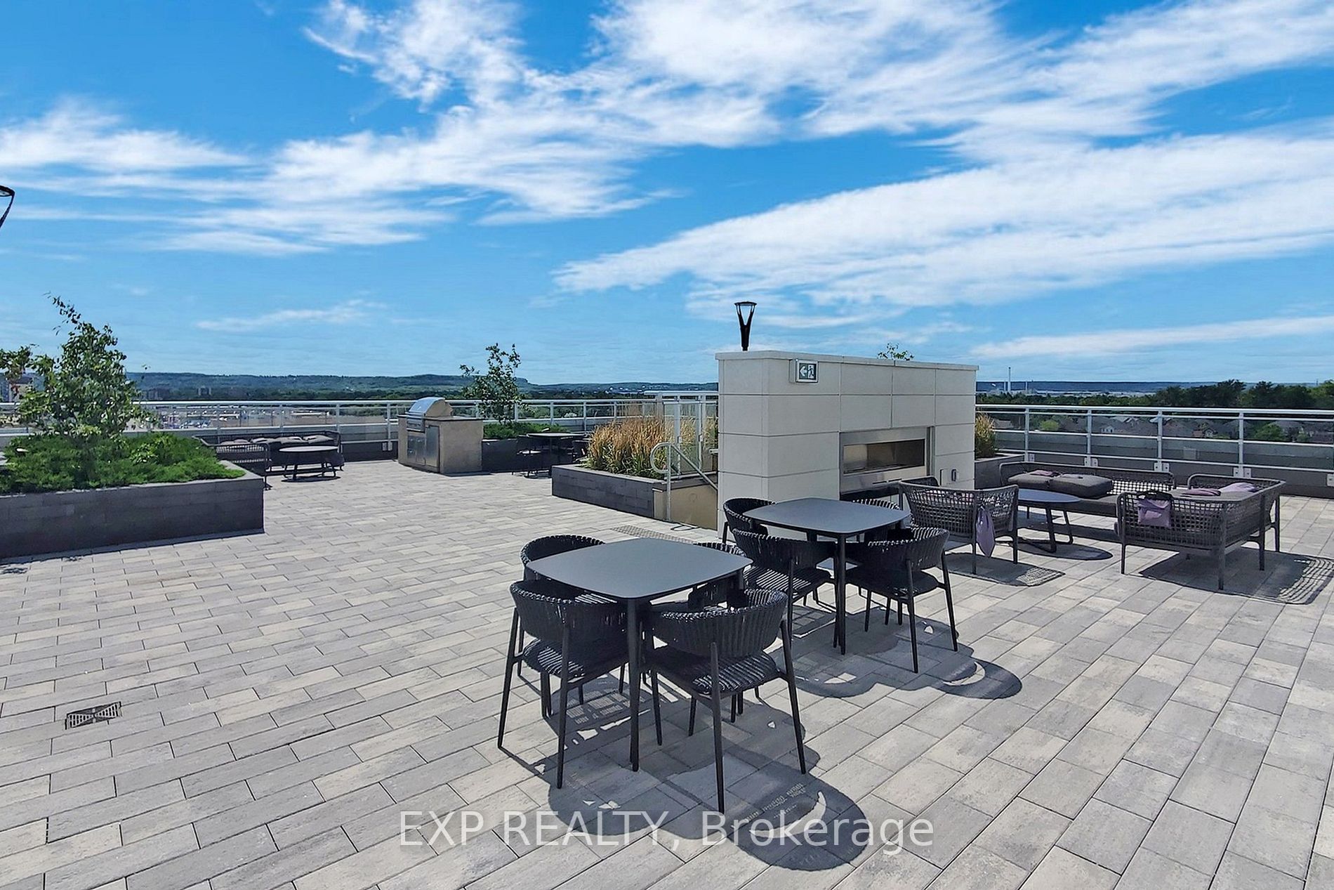 1050 Main St E, #806