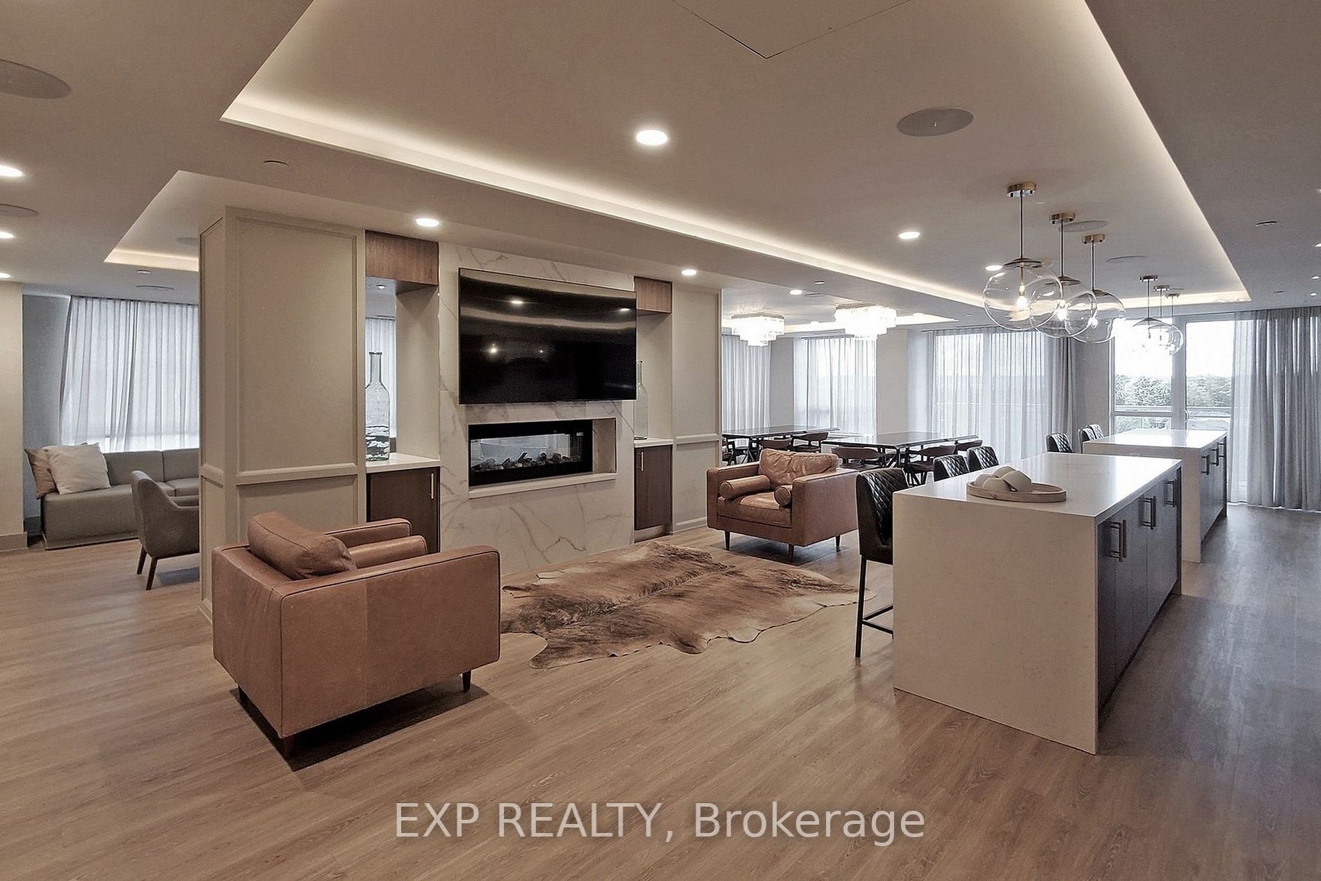 1050 Main St E, #806