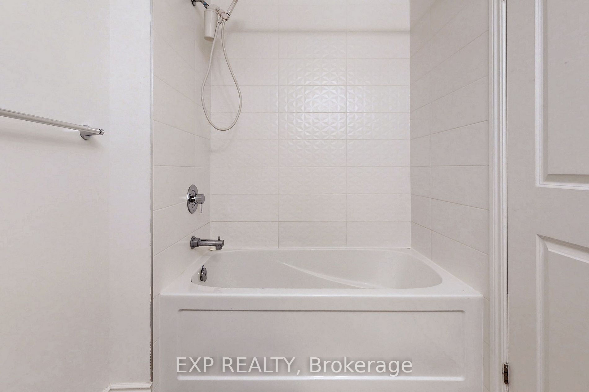 1050 Main St E, #806