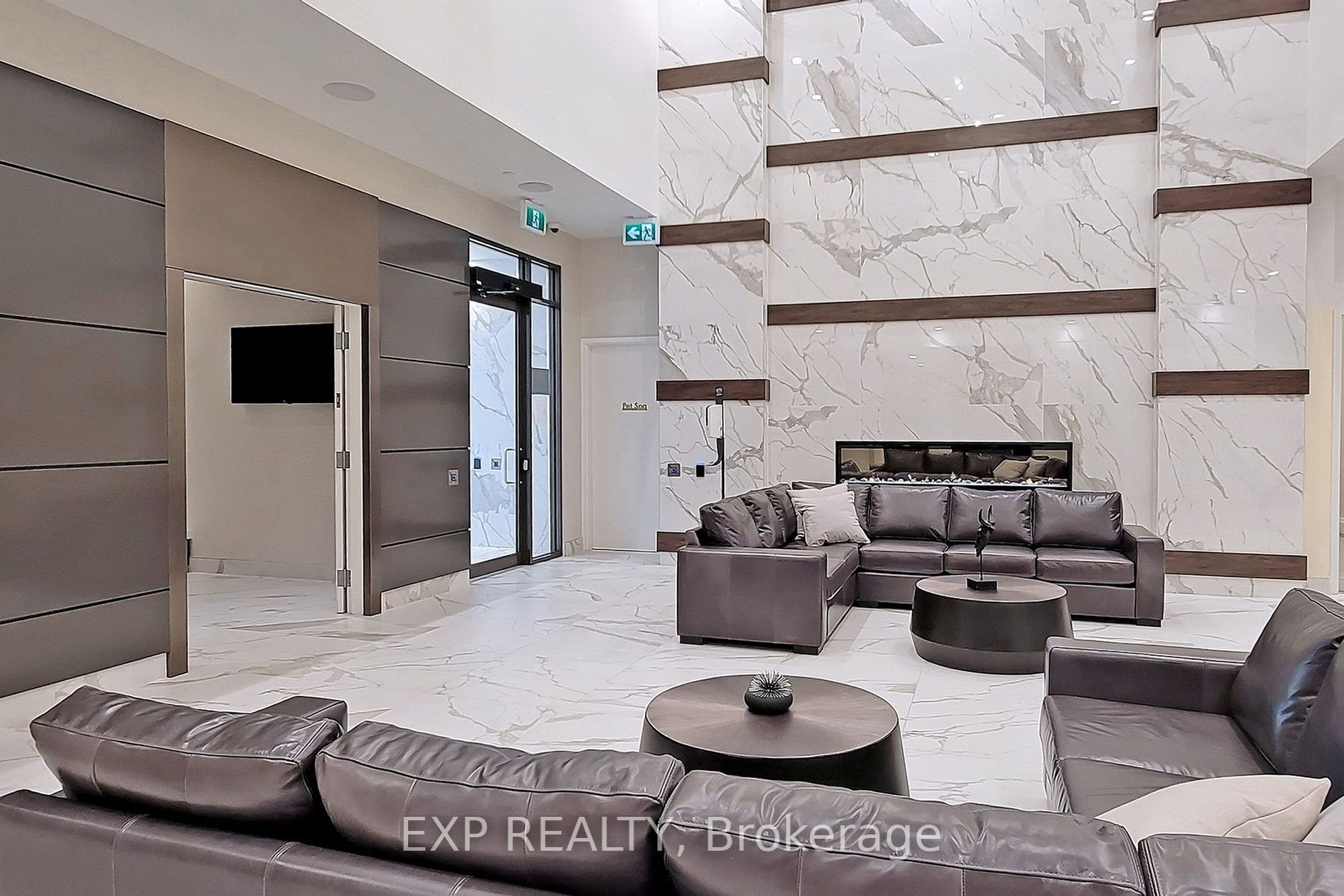 1050 Main St E, #806