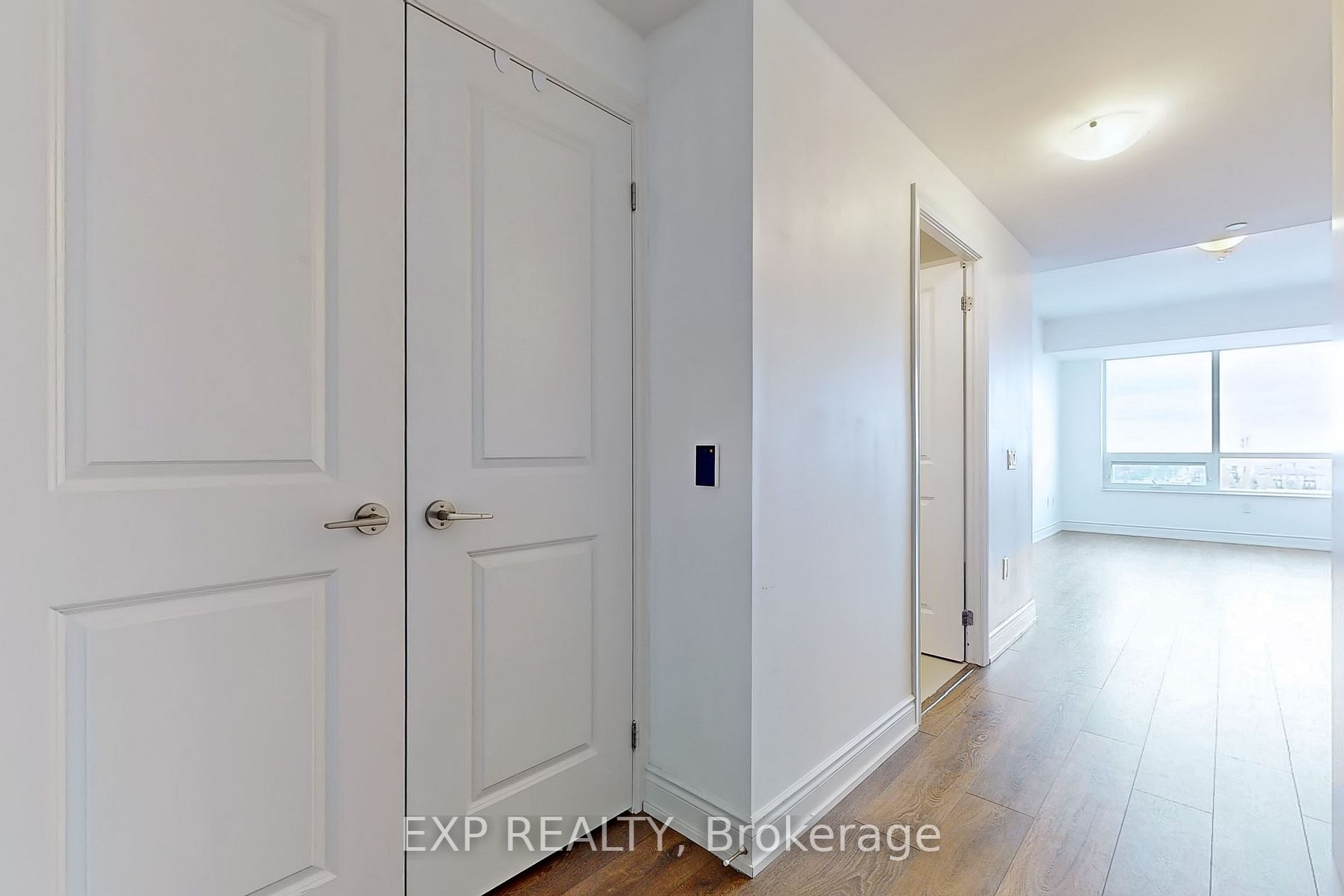 1050 Main St E, #806