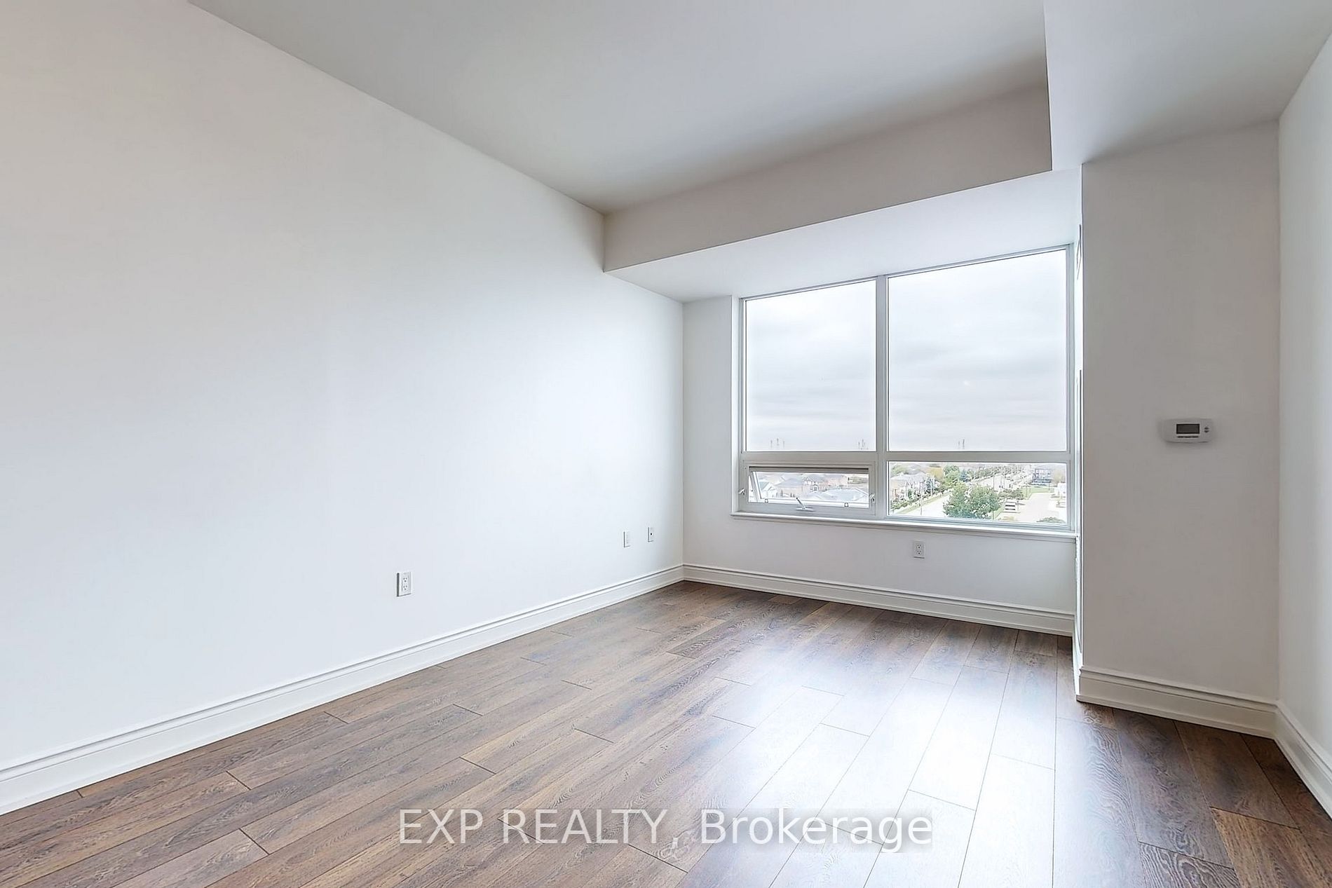 1050 Main St E, #806