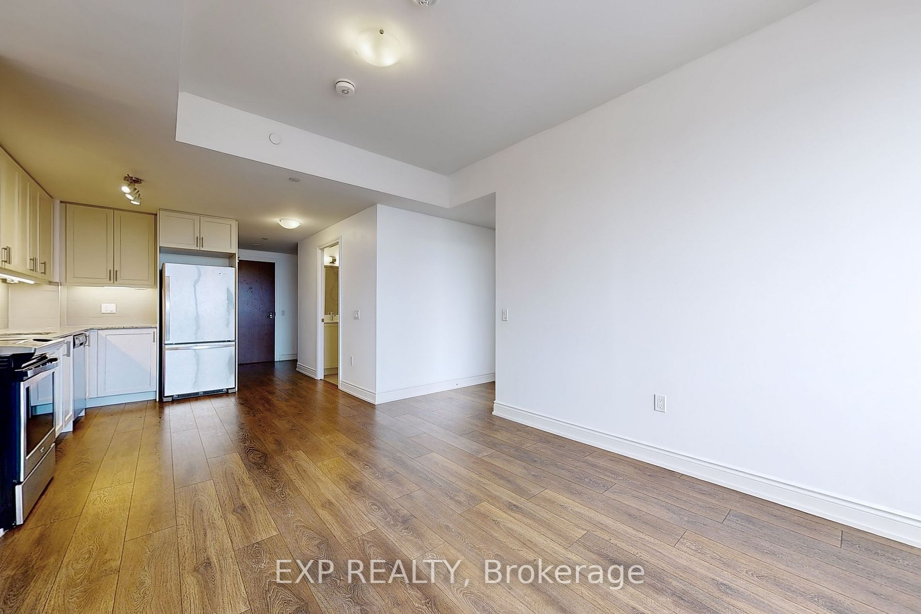 1050 Main St E, #806