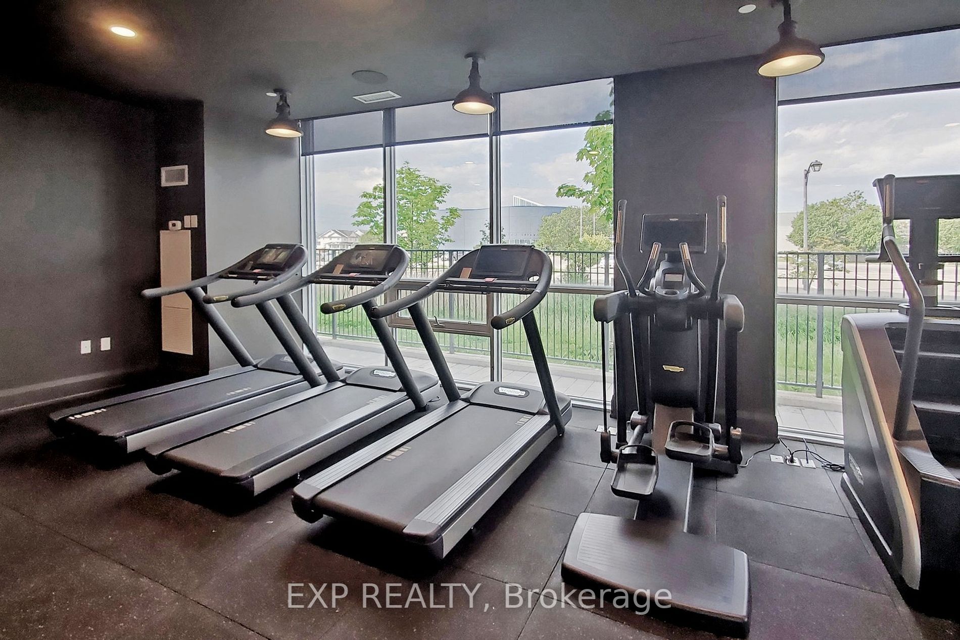 1050 Main St E, #806