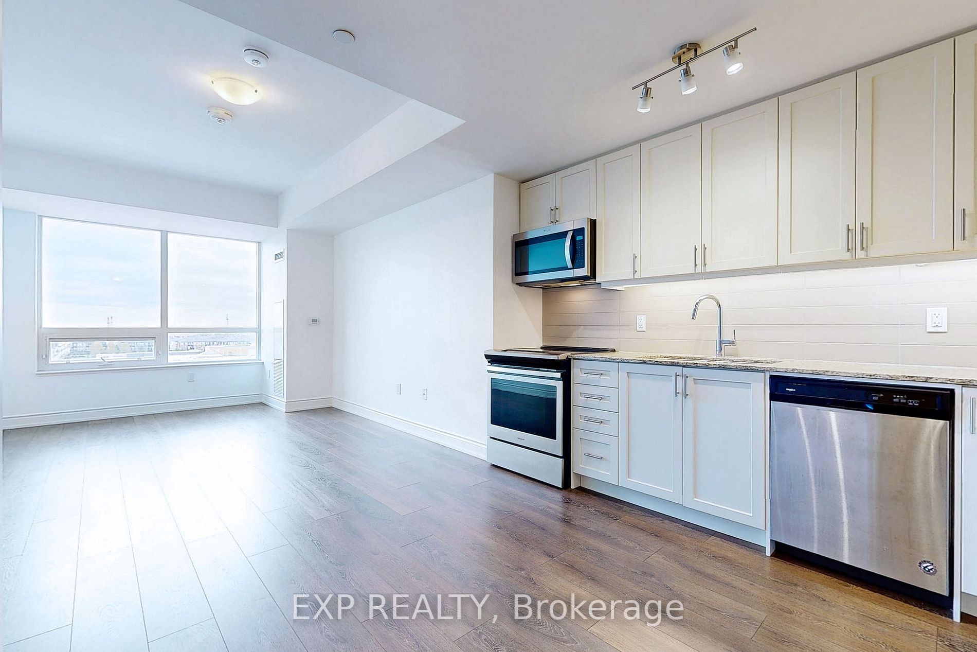 1050 Main St E, #806