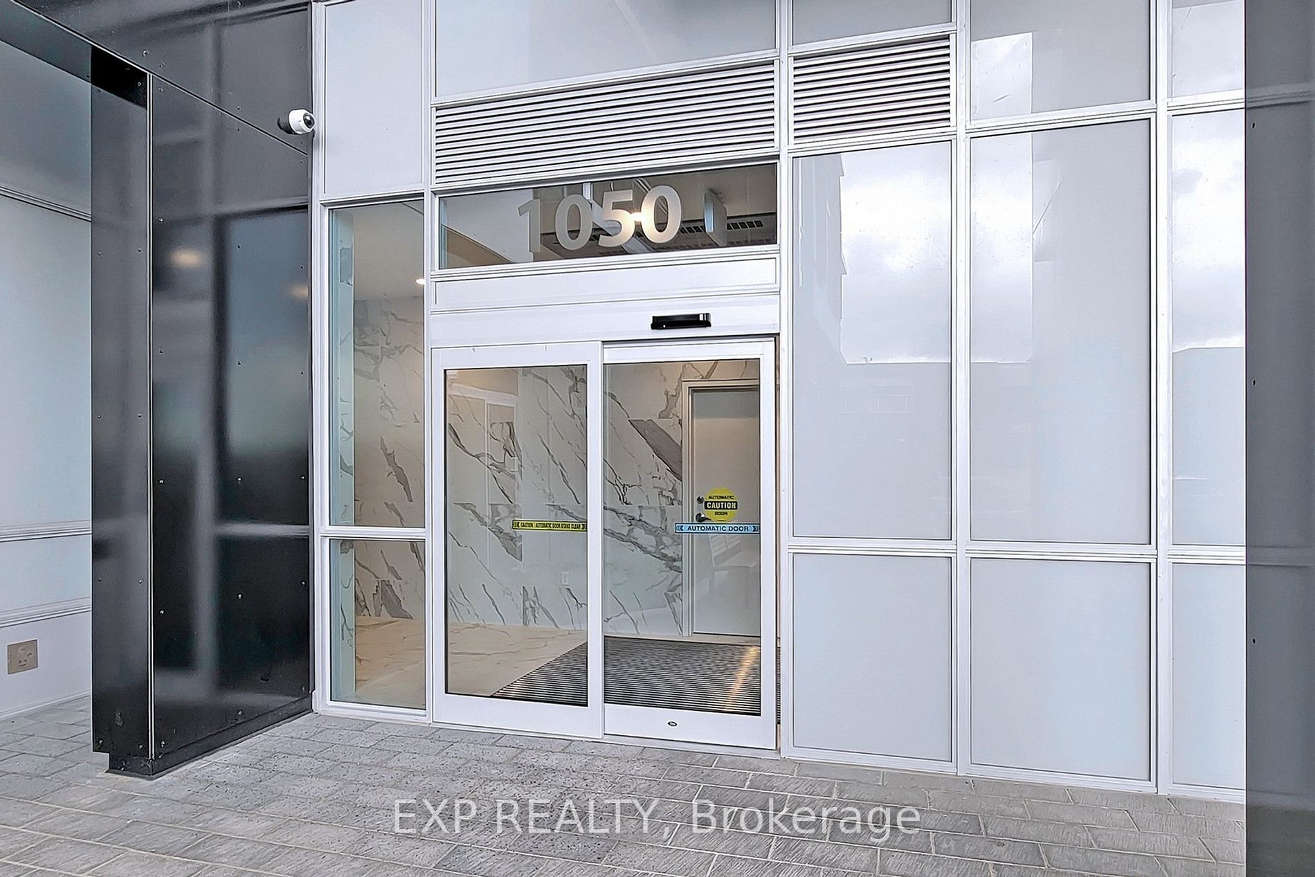 1050 Main St E, #806