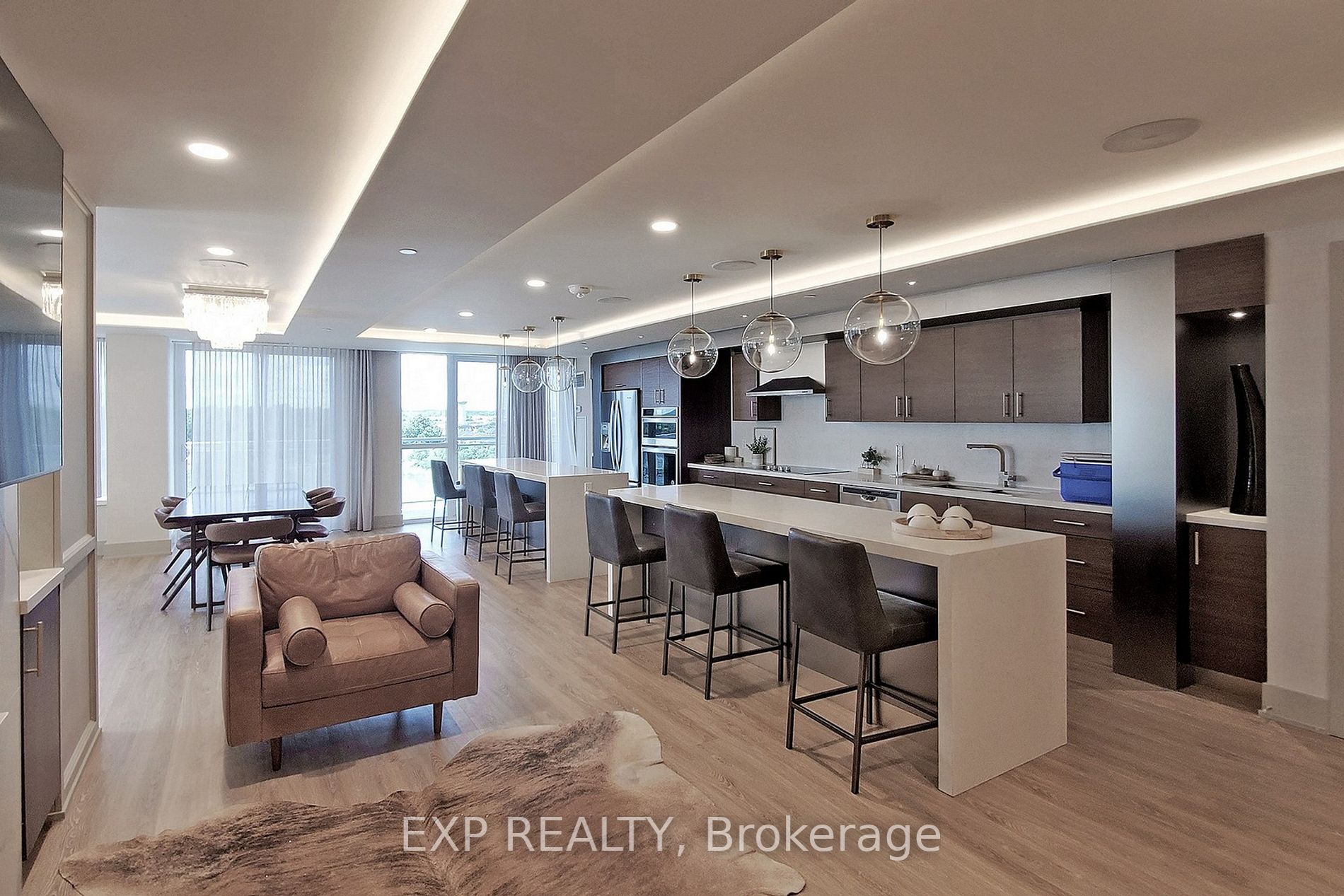 1050 Main St E, #806