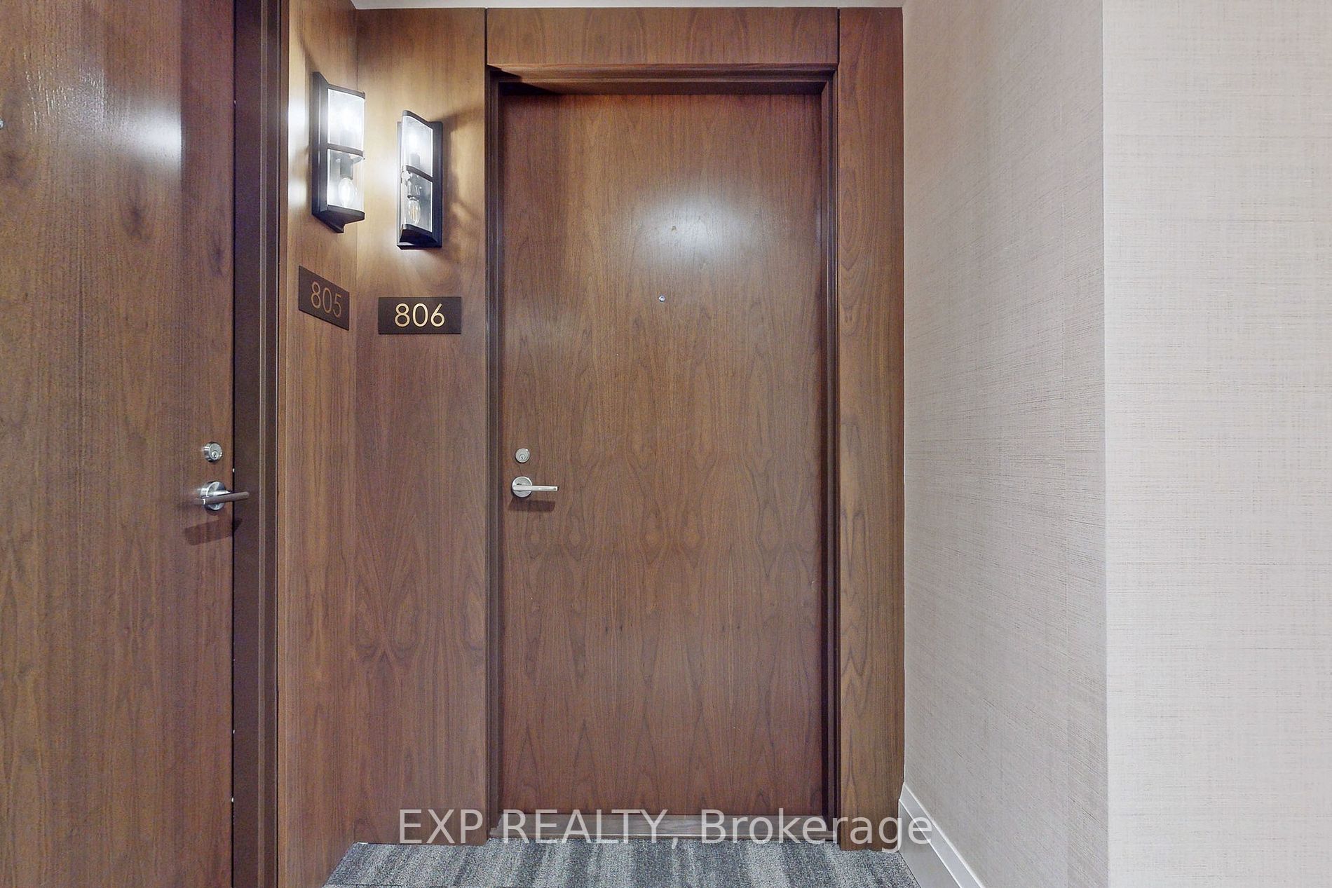 1050 Main St E, #806