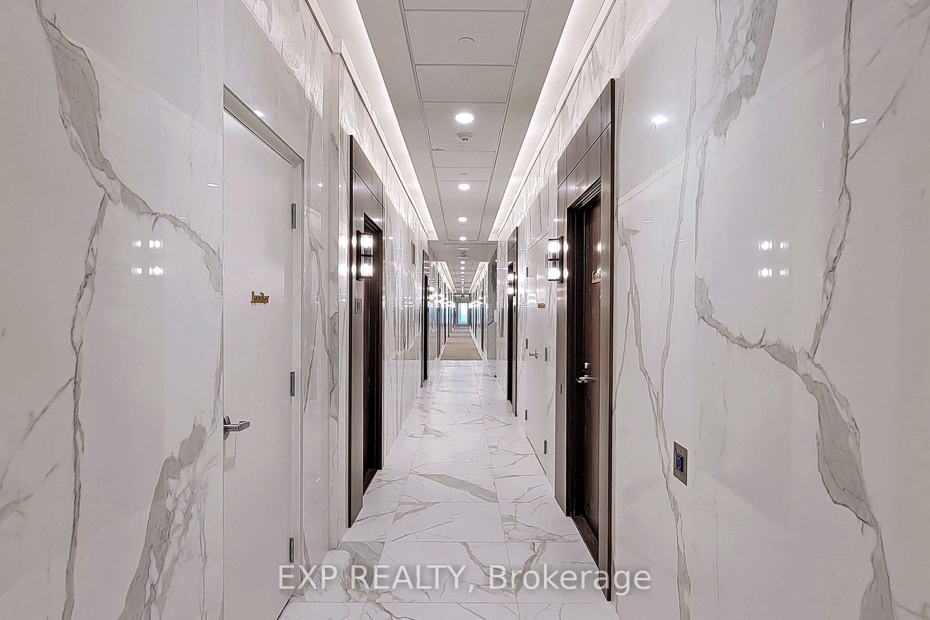 1050 Main St E, #806
