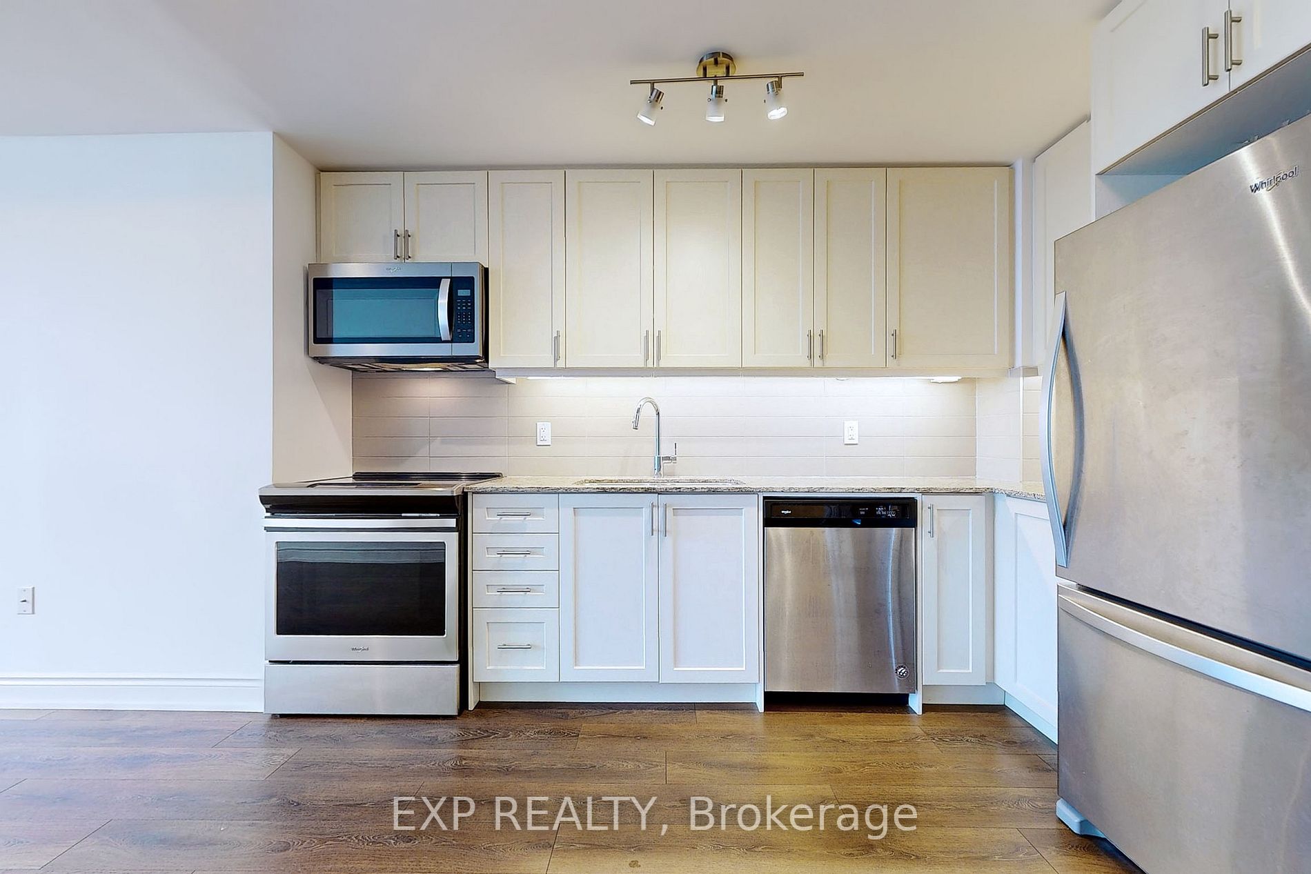1050 Main St E, #806