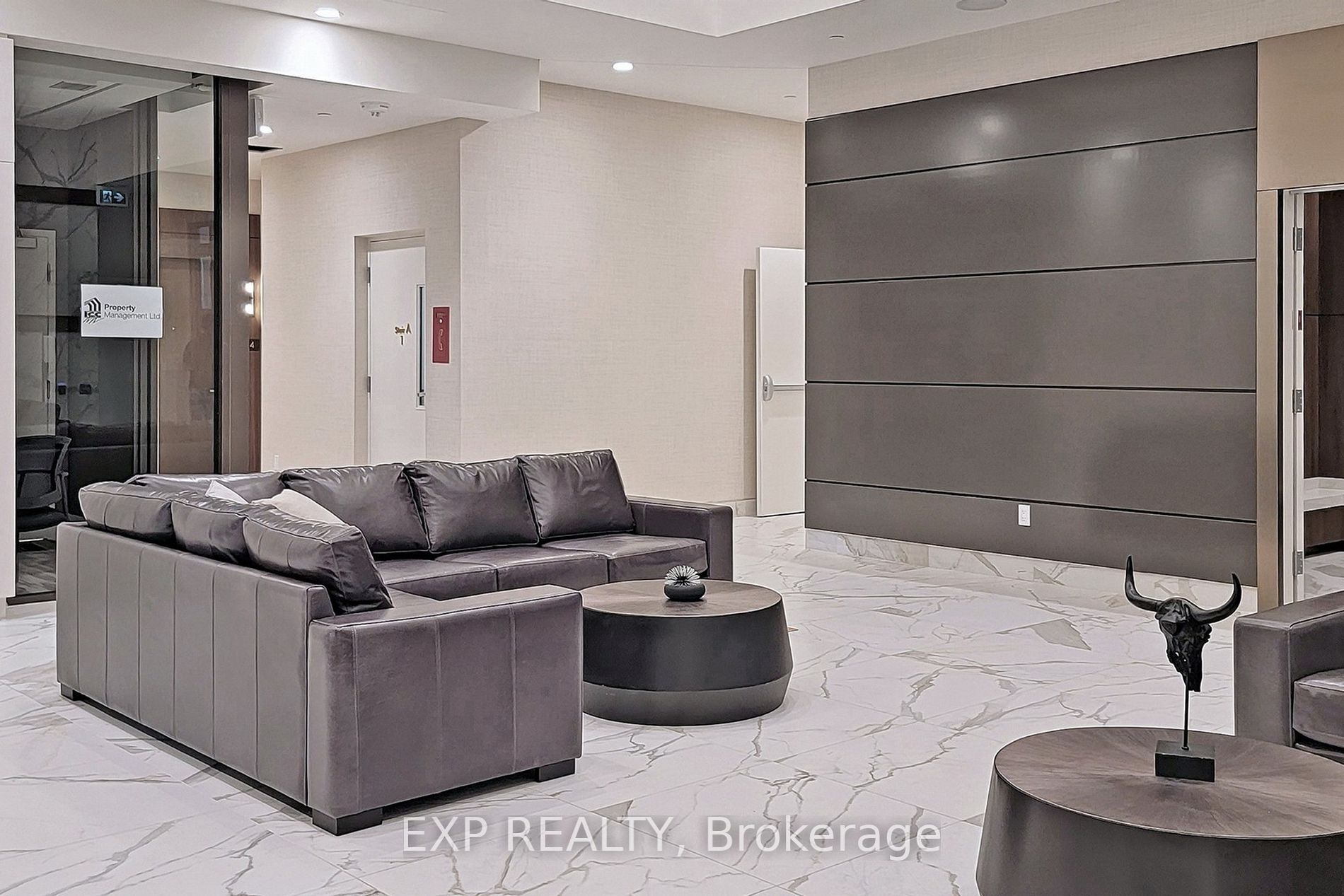 1050 Main St E, #806