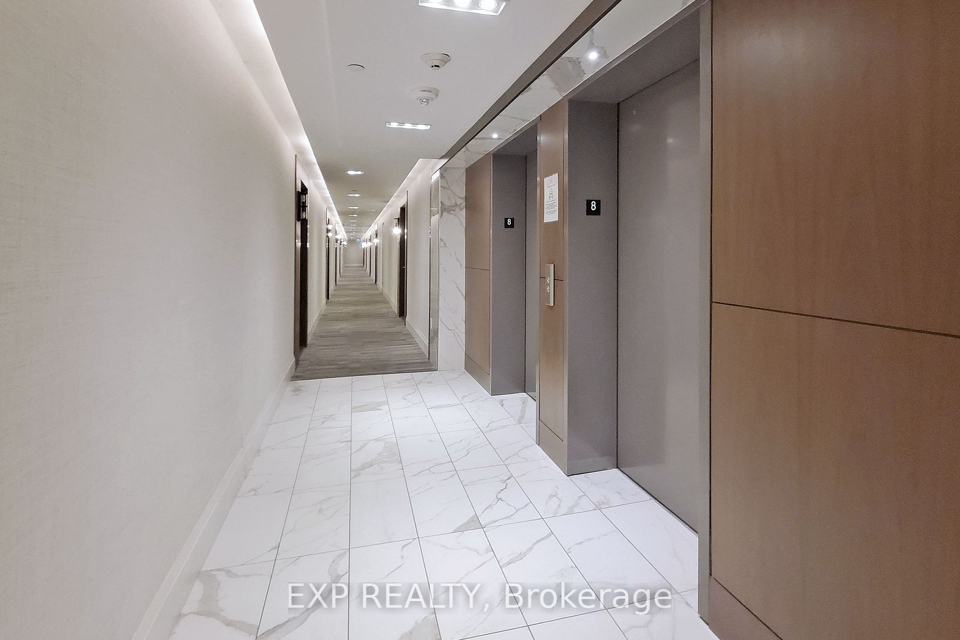 1050 Main St E, #806