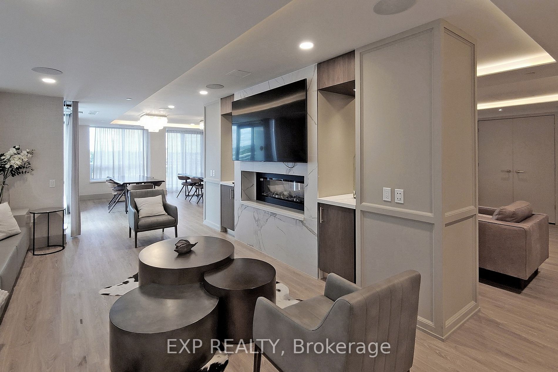 1050 Main St E, #806