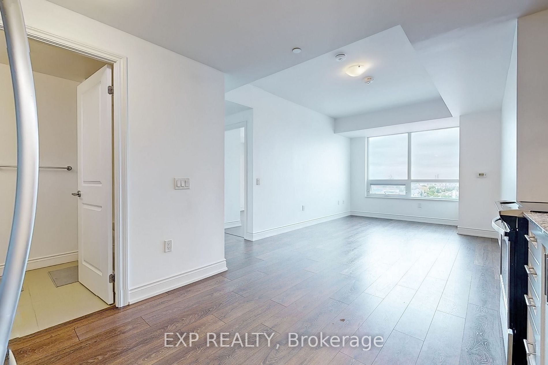 1050 Main St E, #806