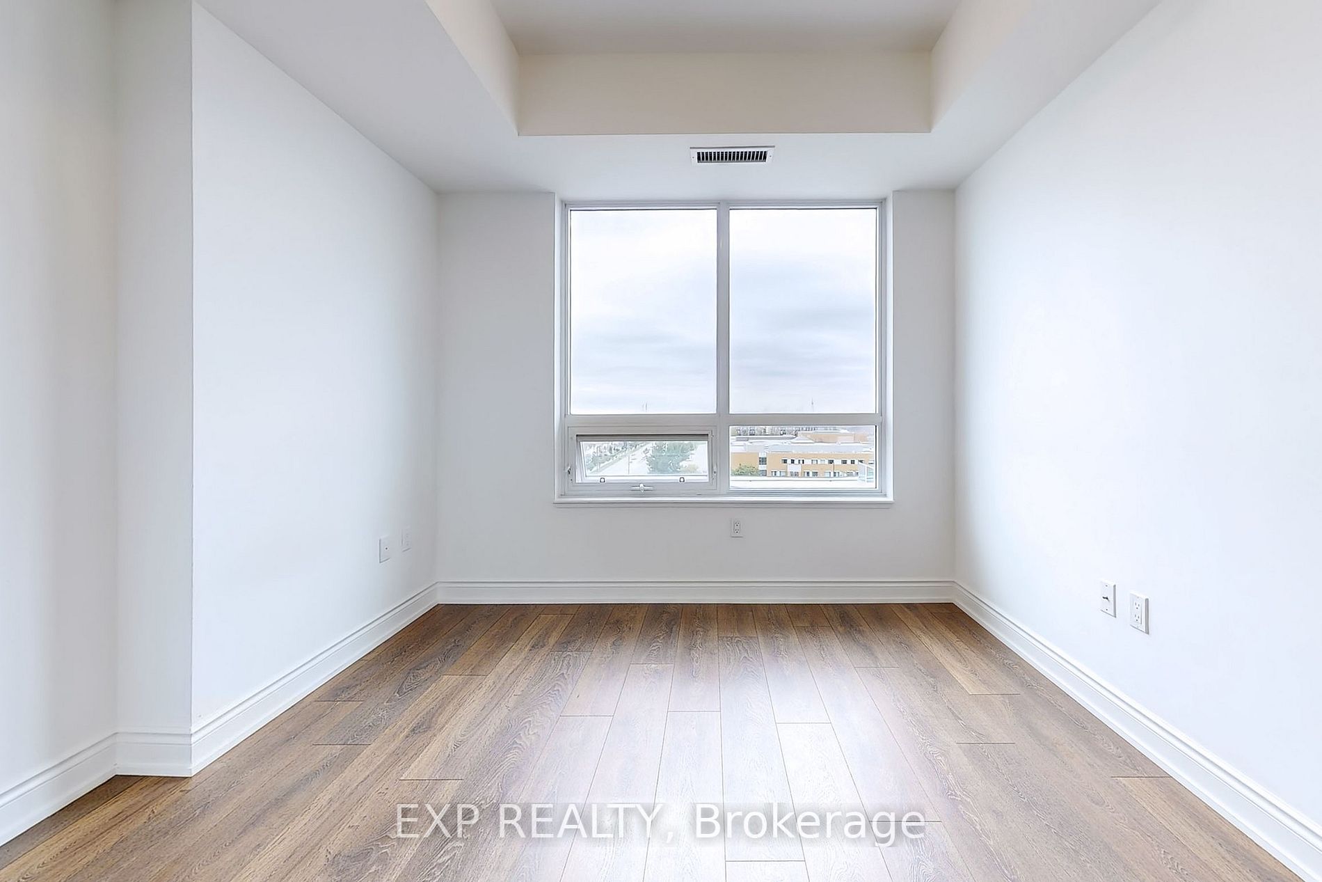 1050 Main St E, #806