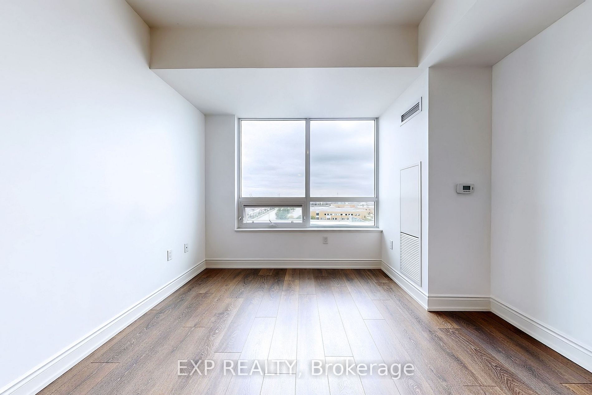 1050 Main St E, #806