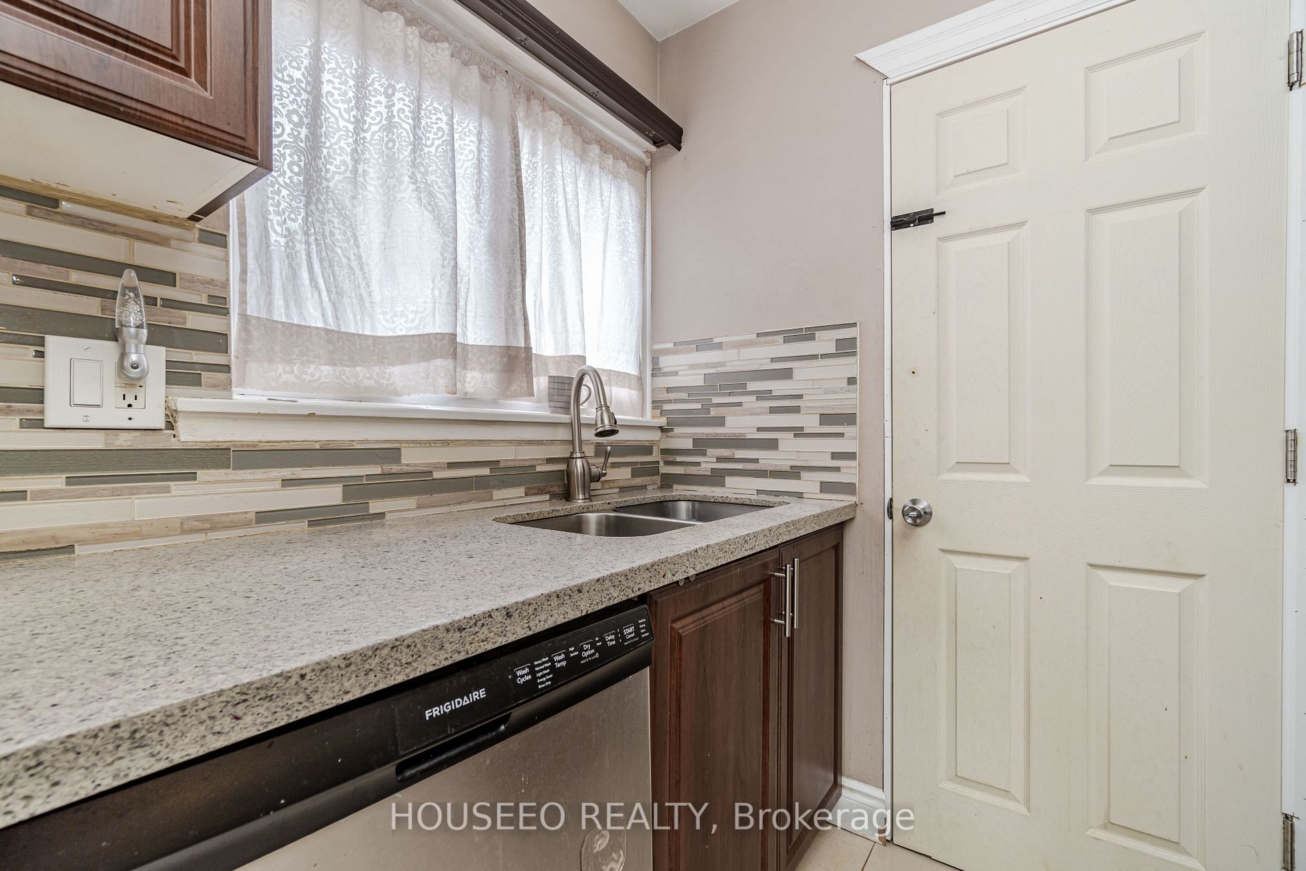 47 Glenora Cres