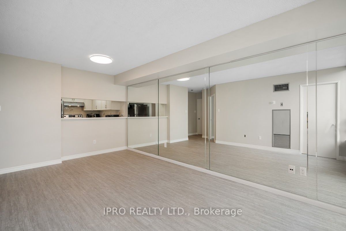 75 King St E, #206