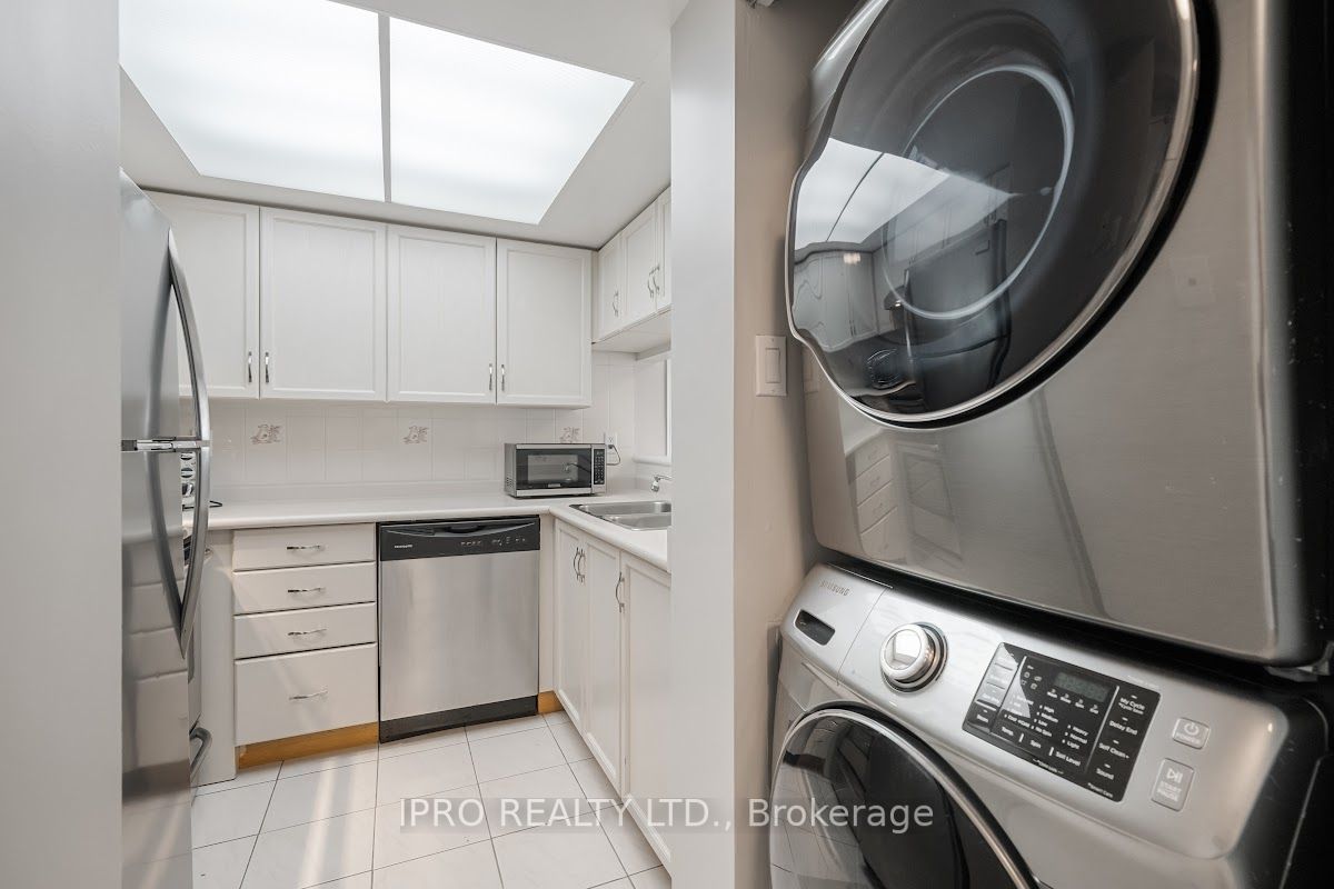 75 King St E, #206