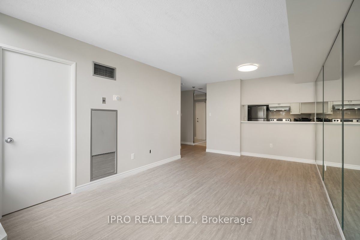 75 King St E, #206