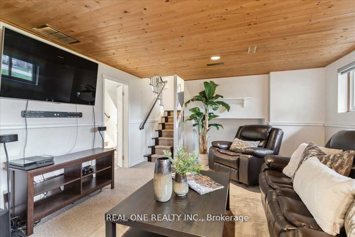 346 Trafalgar Crt