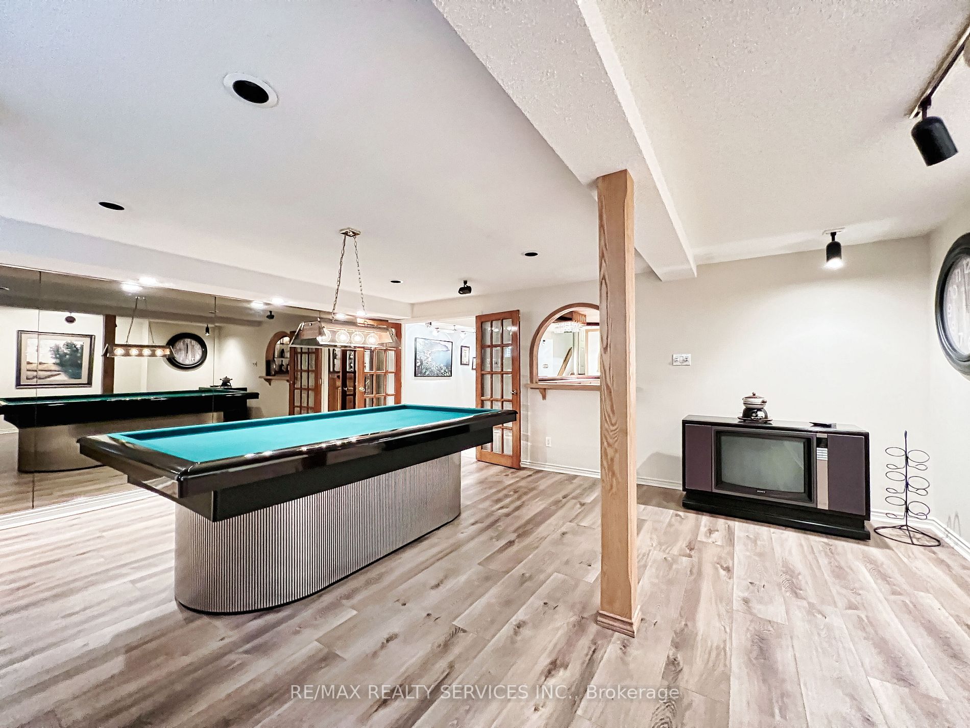 6 Broomfield Crt
