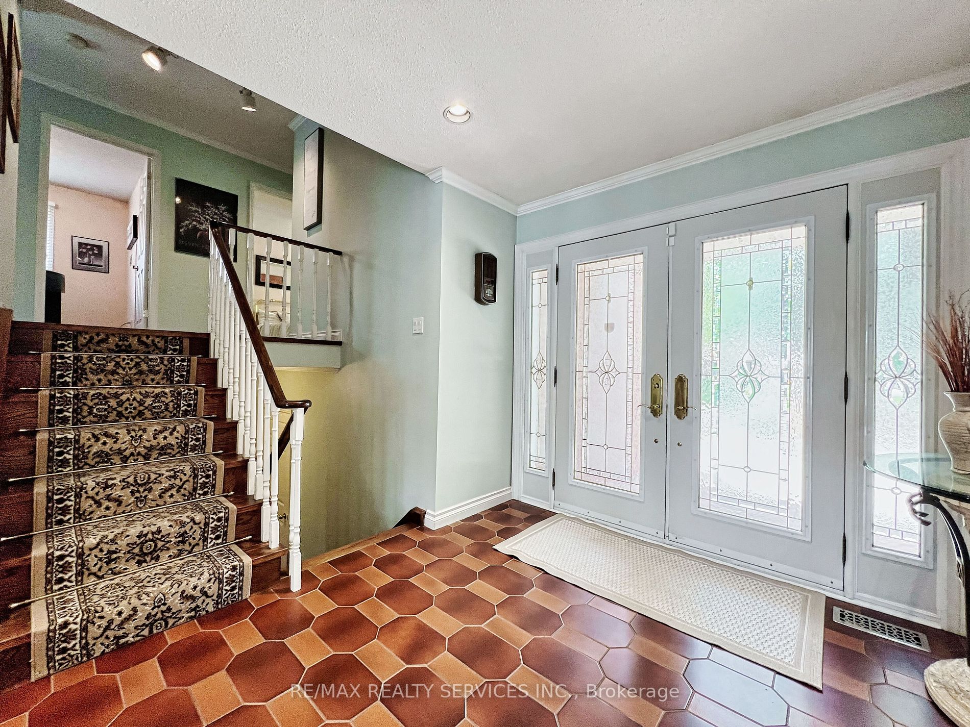 6 Broomfield Crt