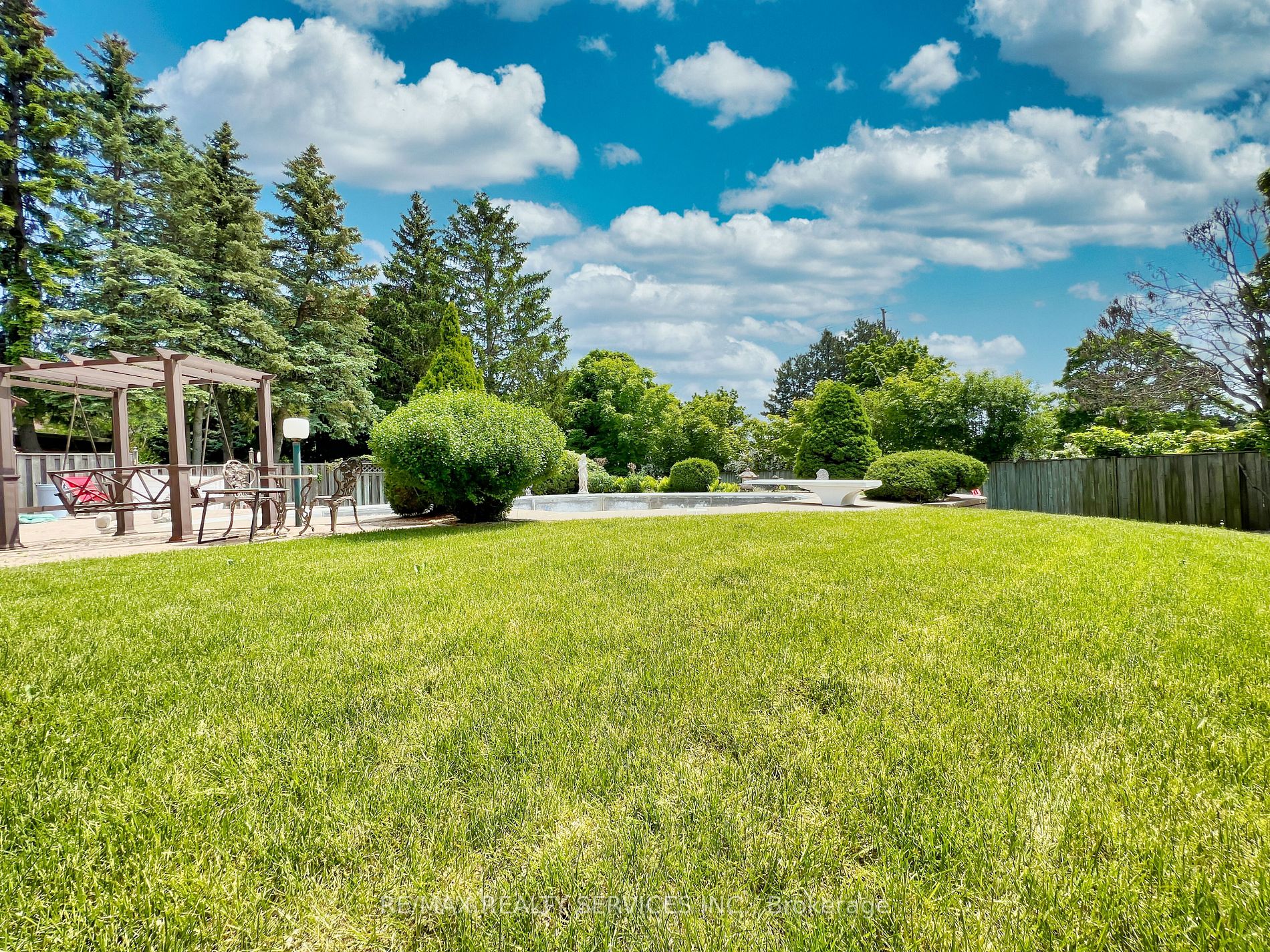 6 Broomfield Crt