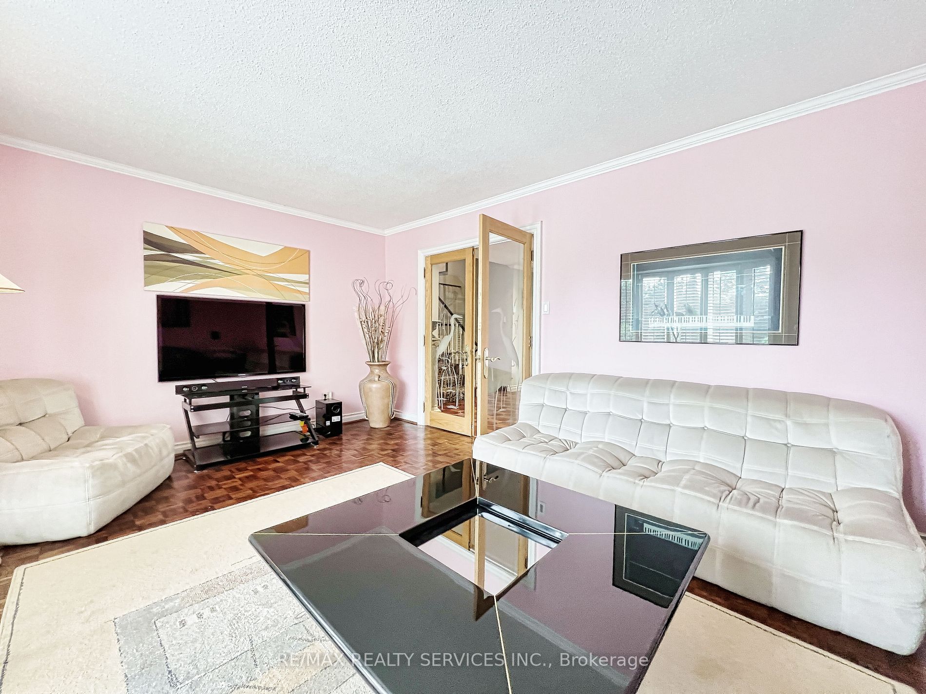 6 Broomfield Crt