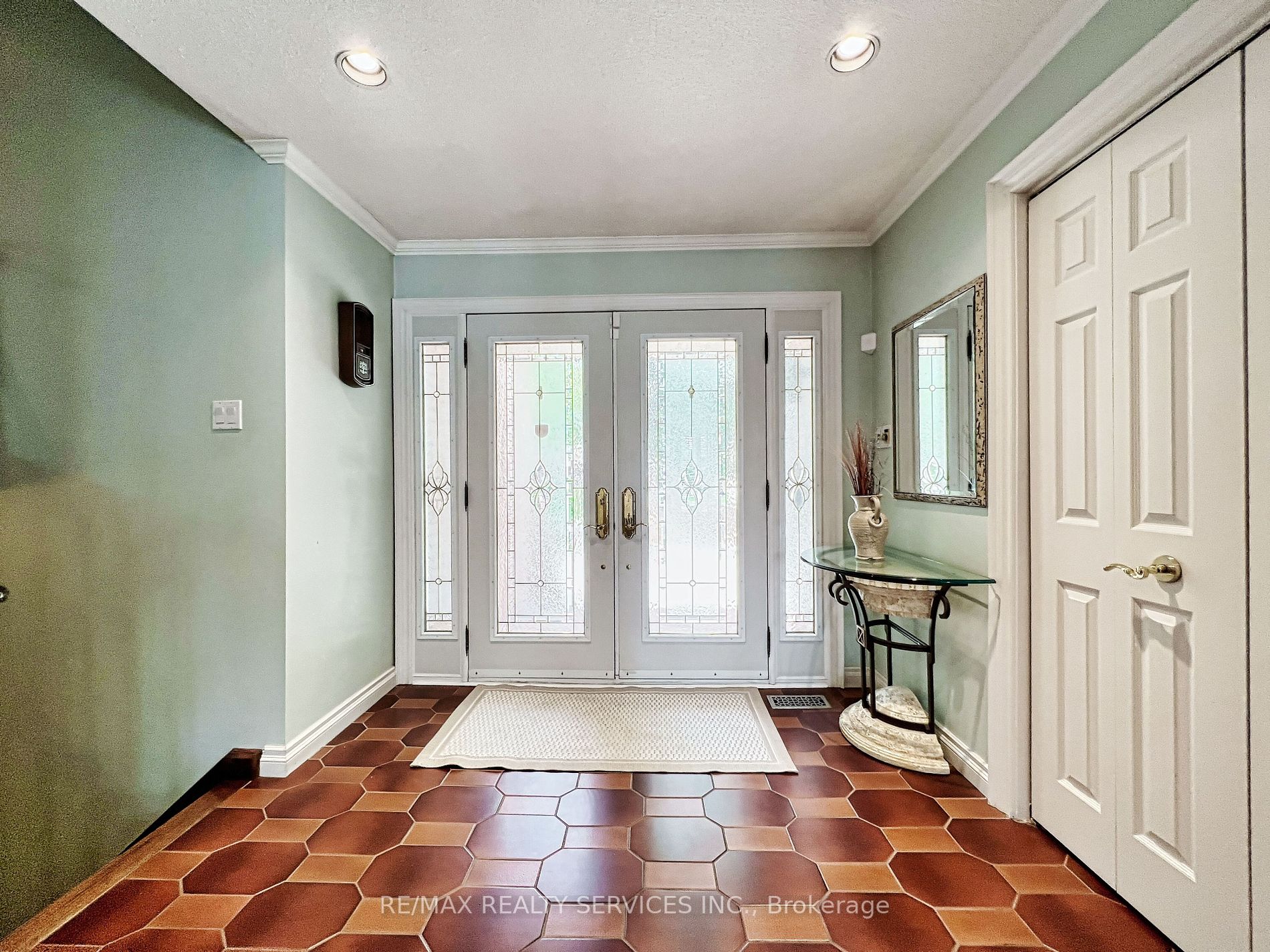 6 Broomfield Crt