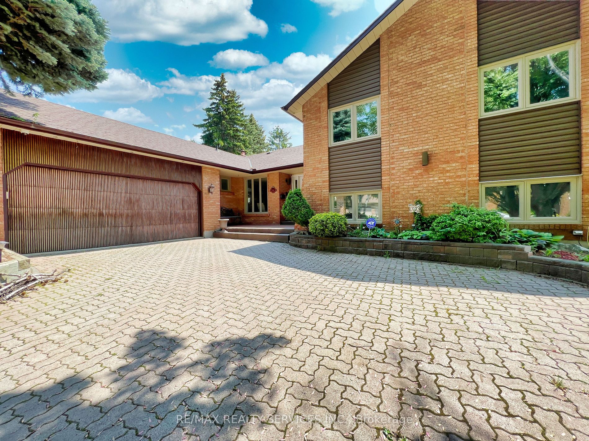 6 Broomfield Crt