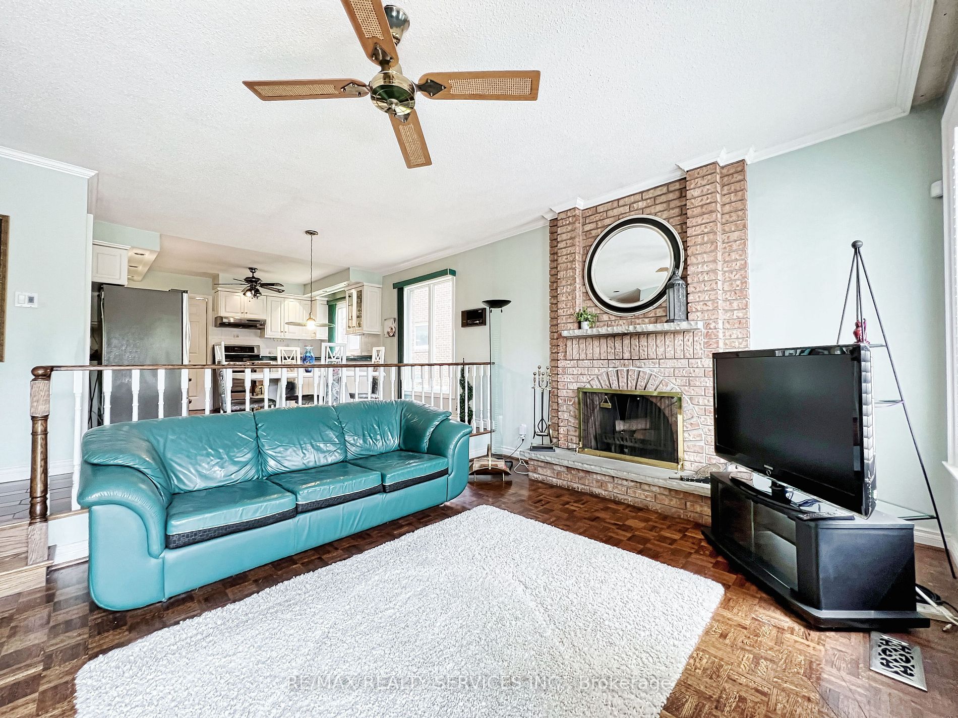 6 Broomfield Crt