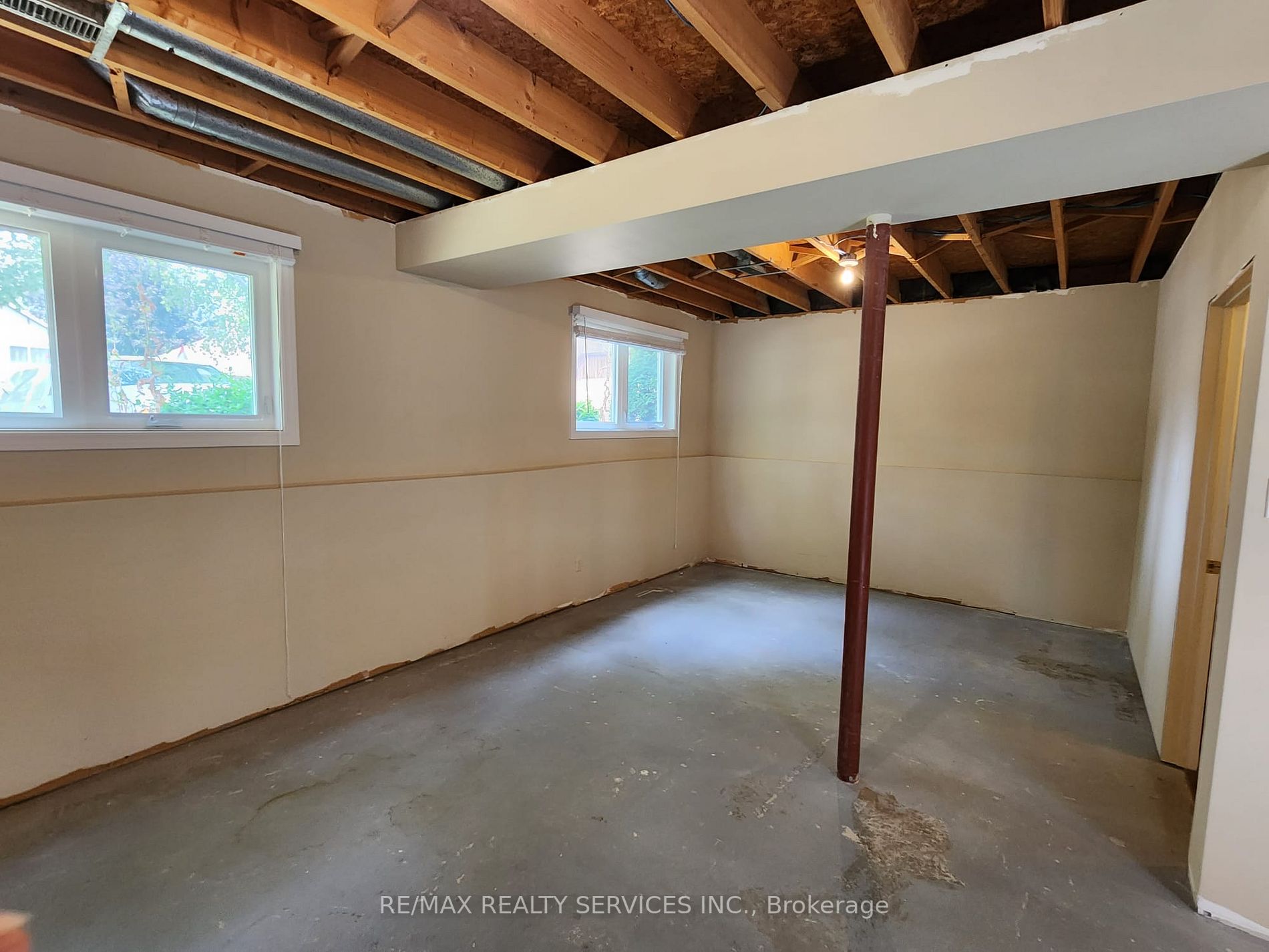 6 Broomfield Crt