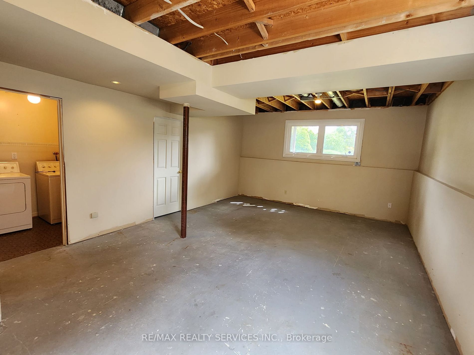 6 Broomfield Crt