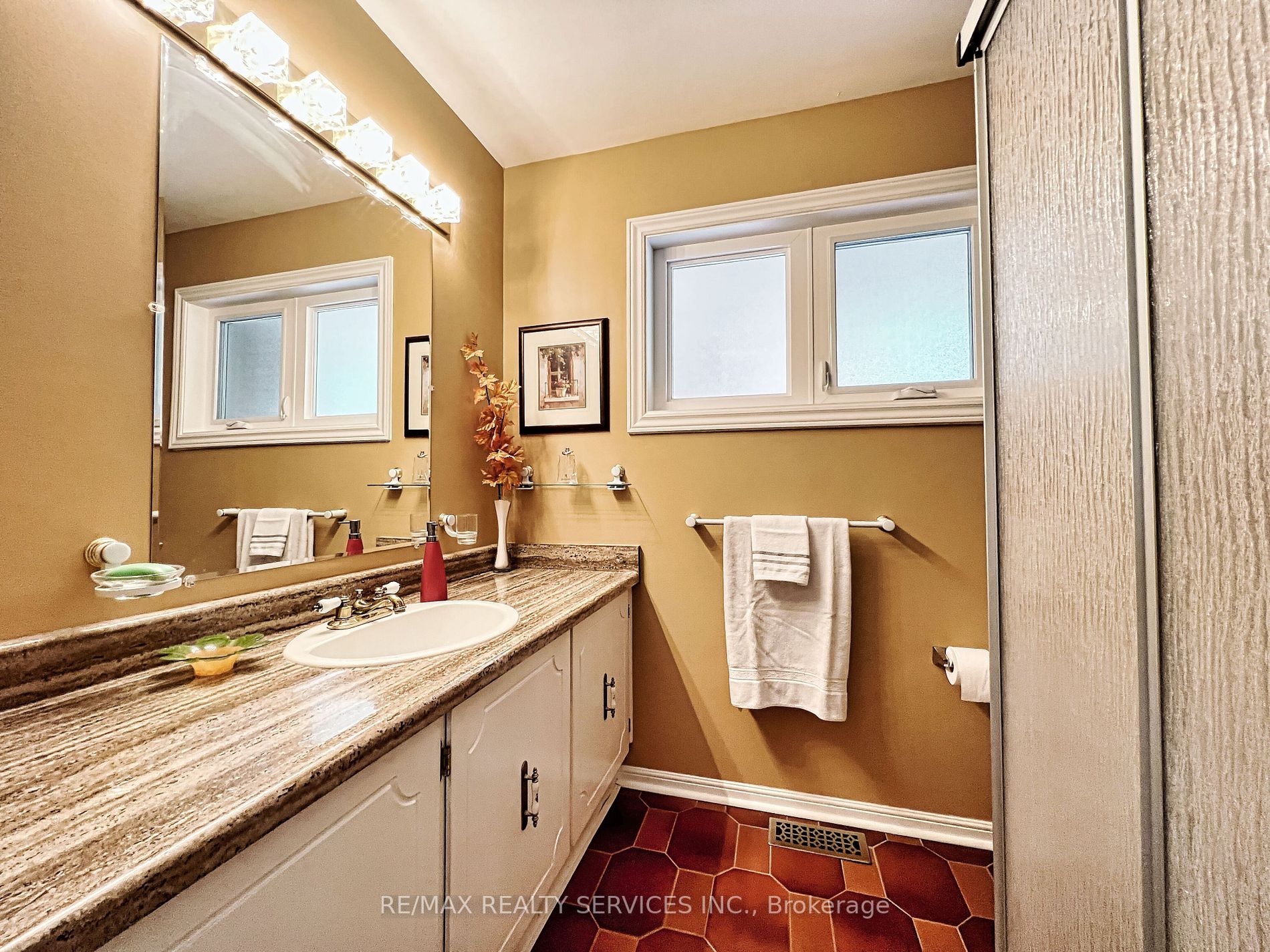 6 Broomfield Crt