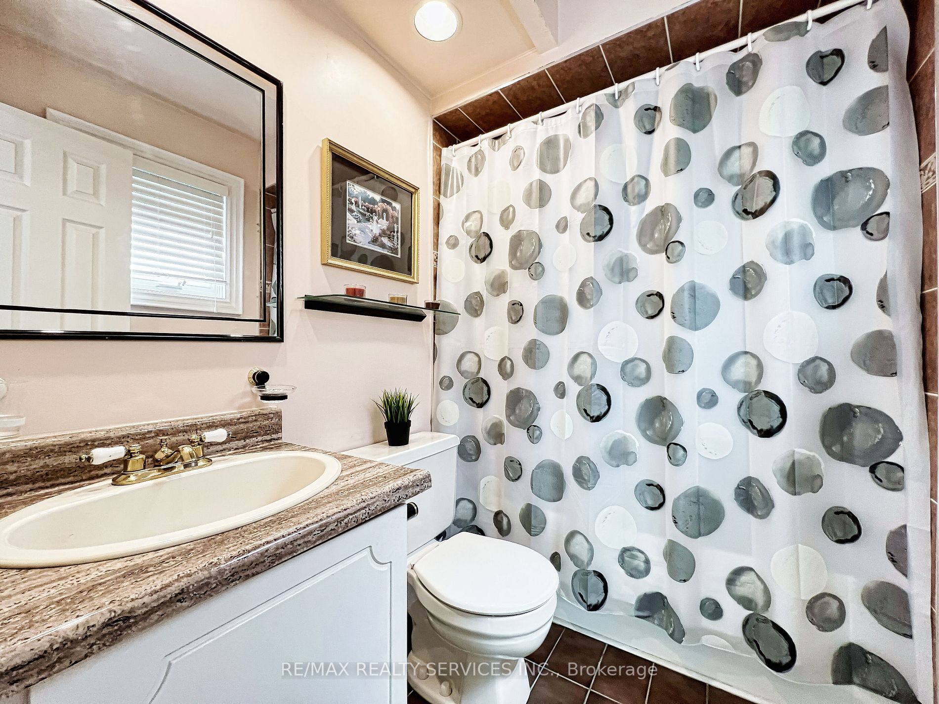 6 Broomfield Crt