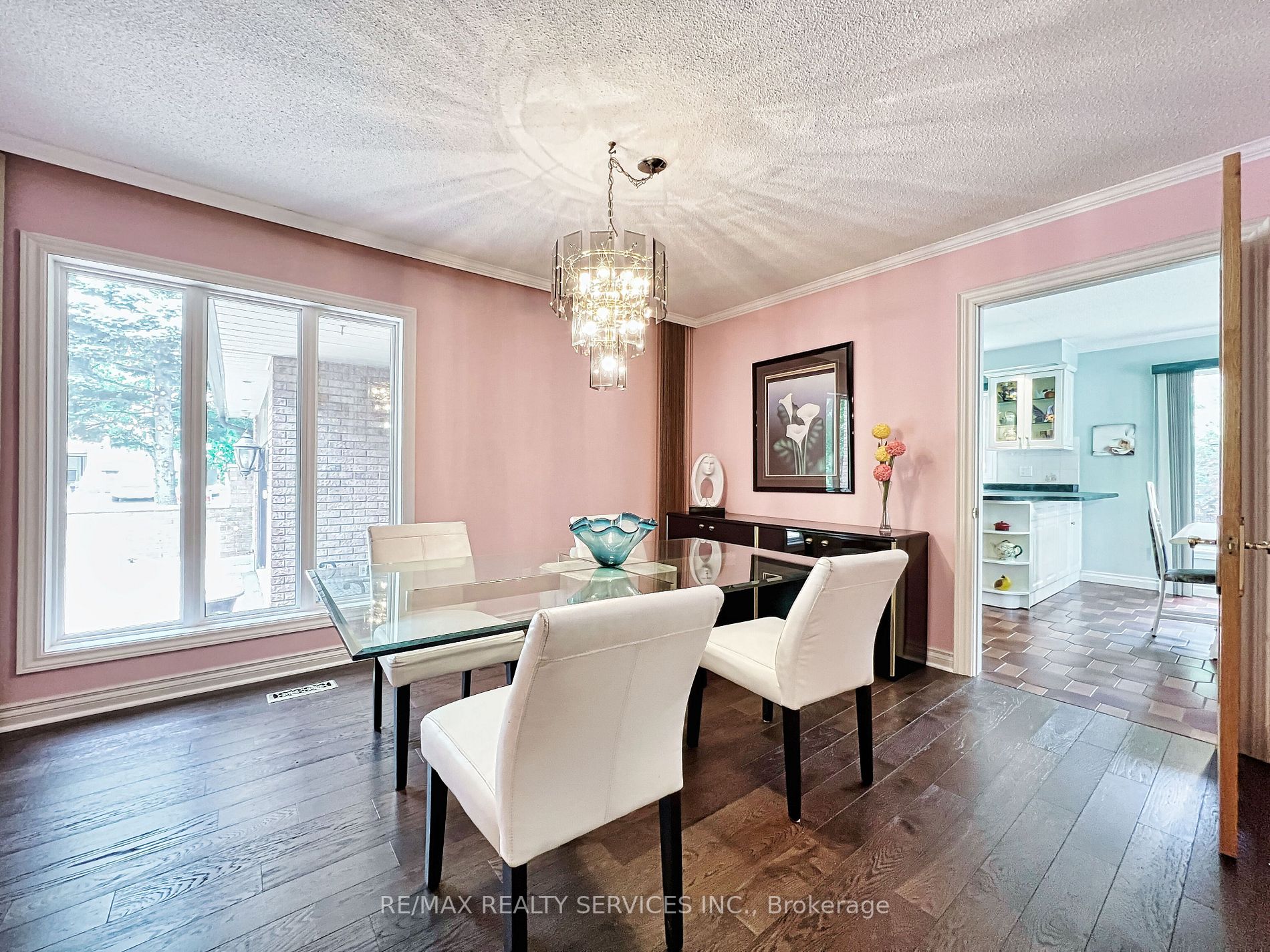 6 Broomfield Crt