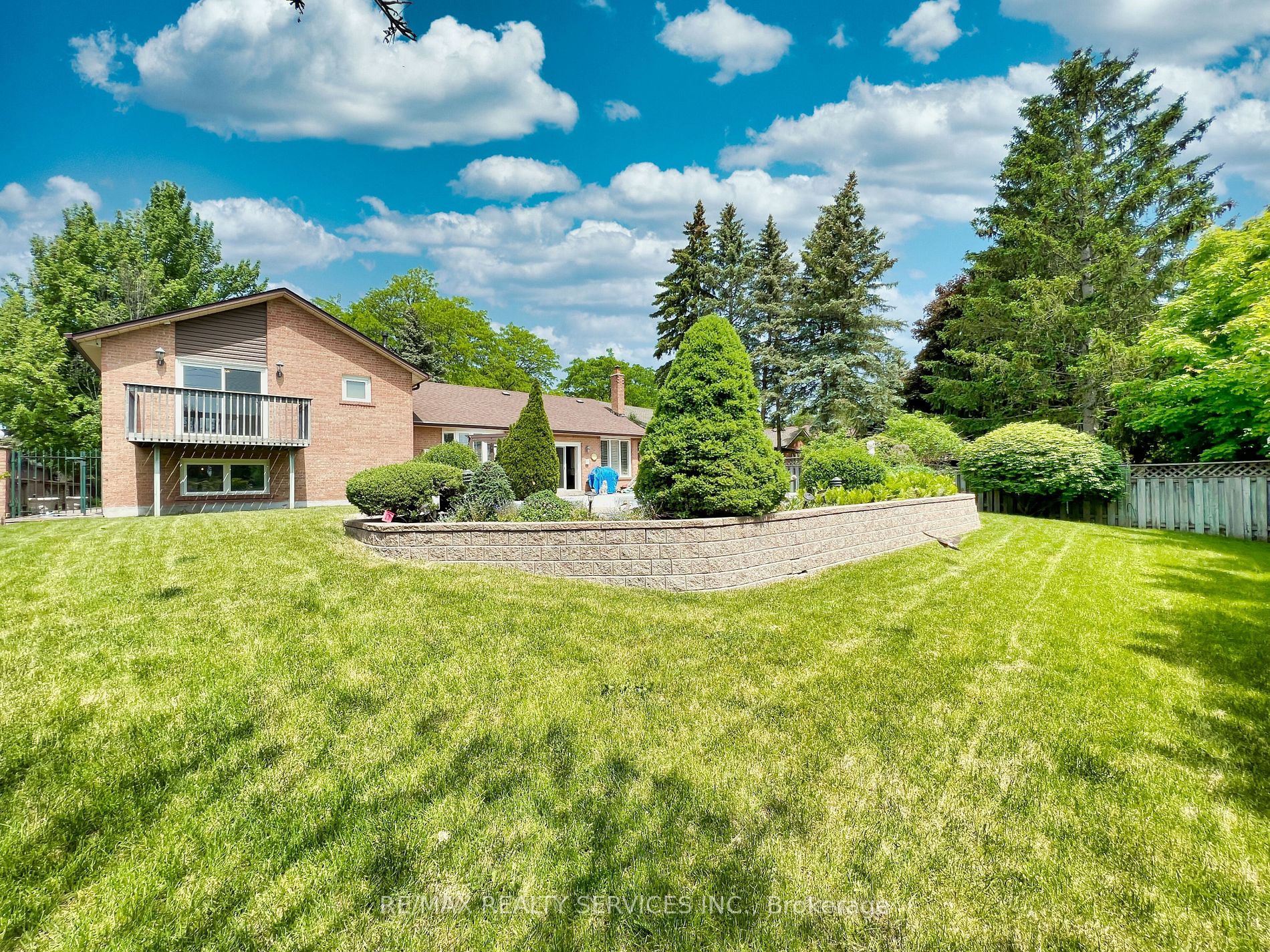 6 Broomfield Crt