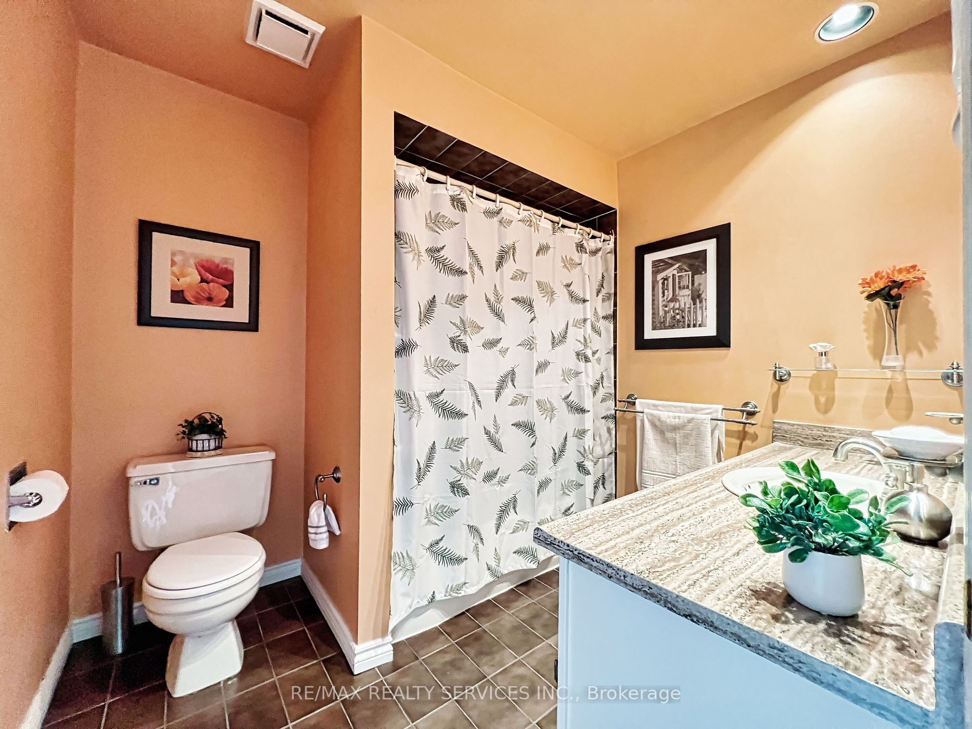 6 Broomfield Crt