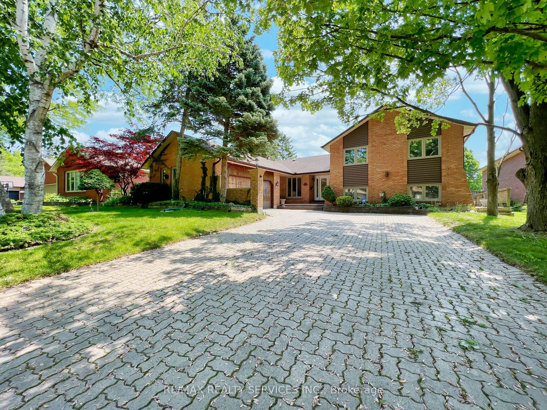 6 Broomfield Crt