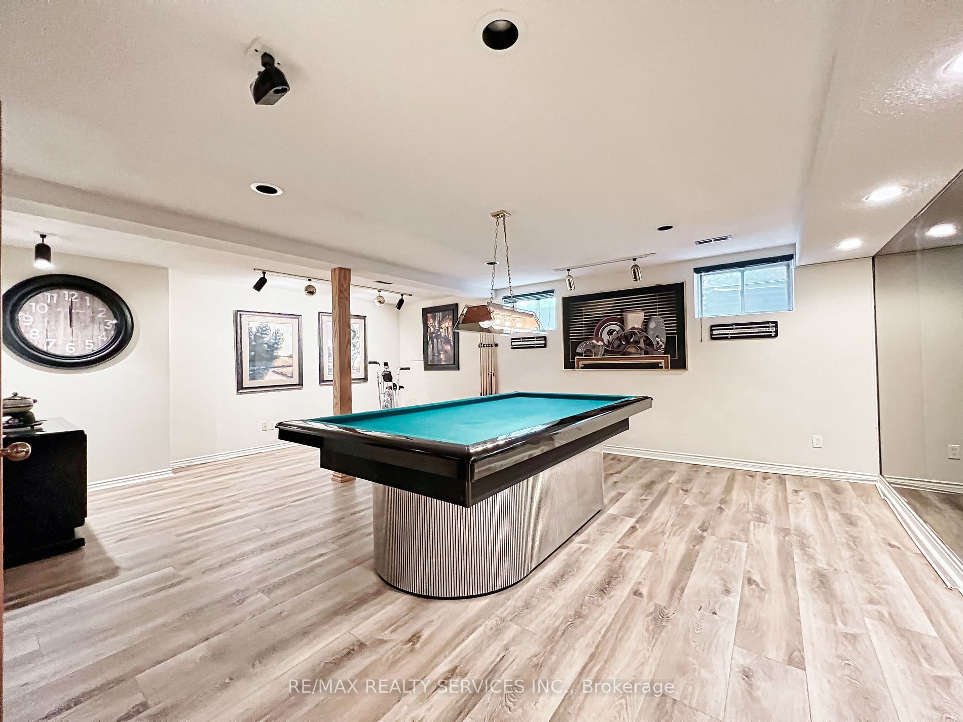 6 Broomfield Crt