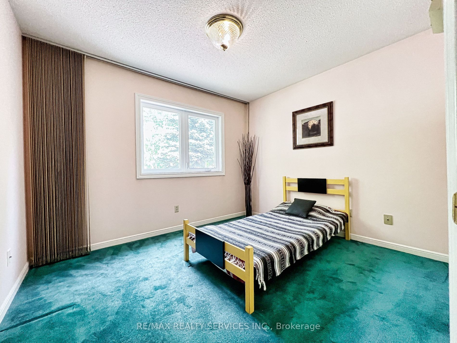 6 Broomfield Crt
