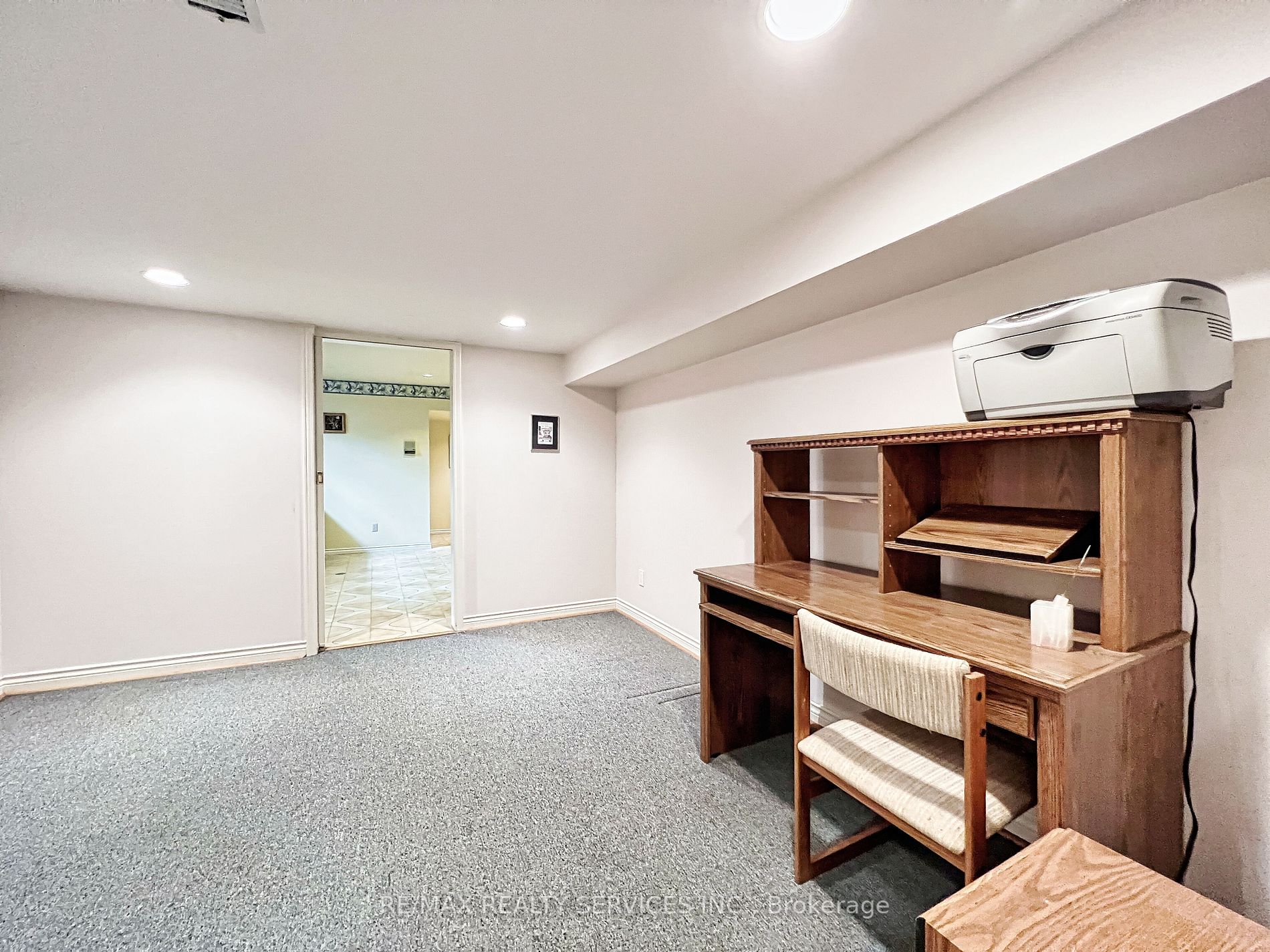 6 Broomfield Crt