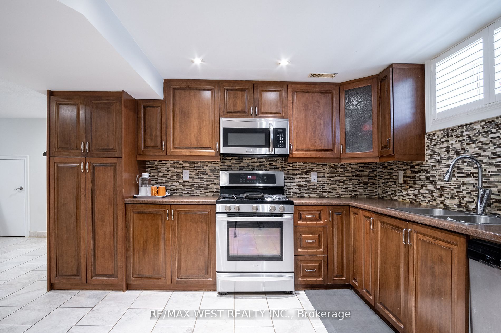 279 Maple Leaf Dr