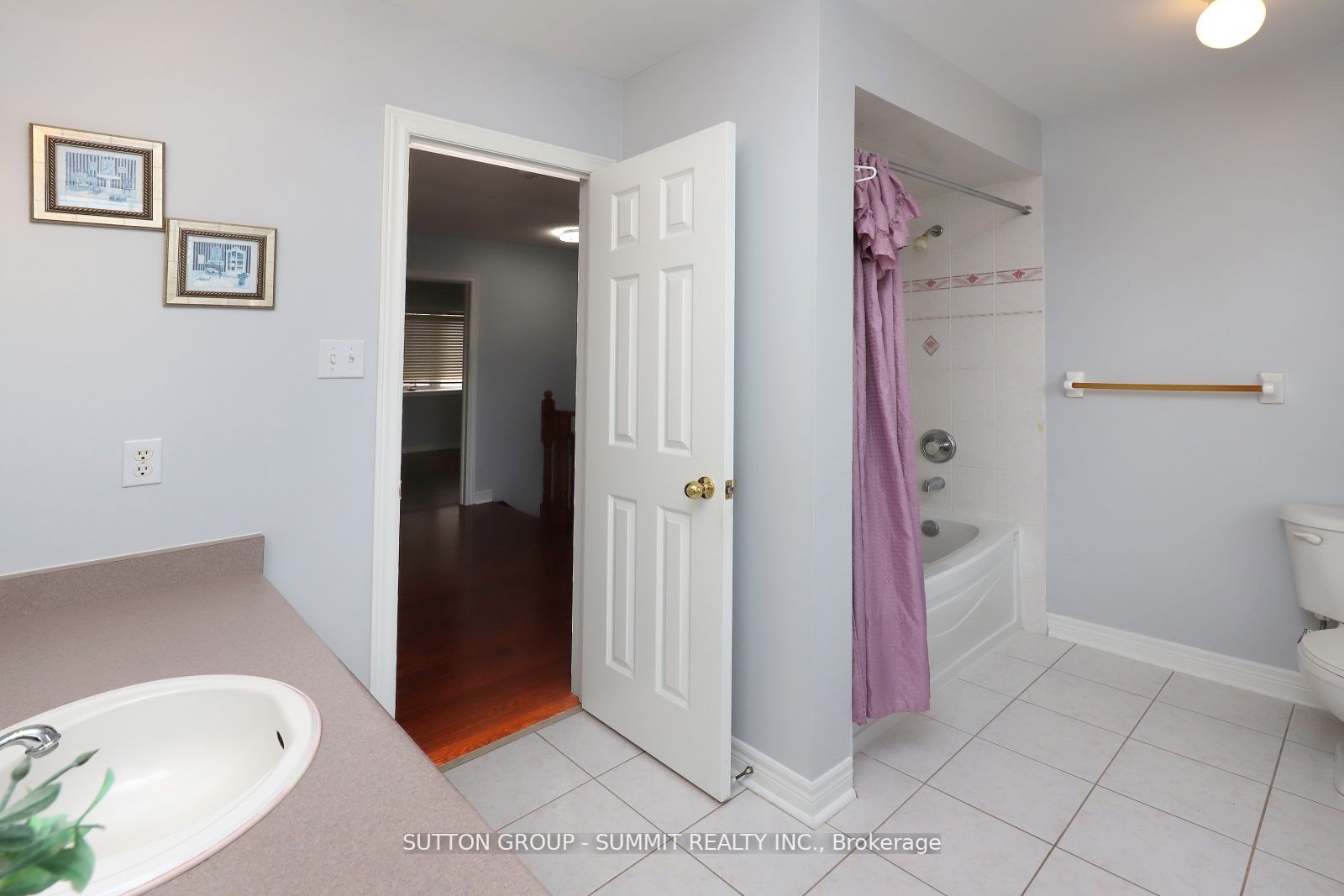1087 Abbott St, #Upper