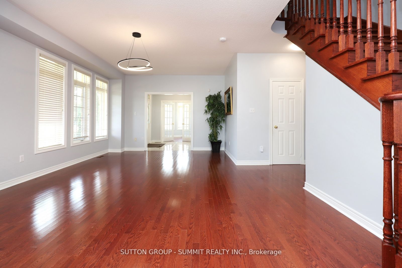 1087 Abbott St, #Upper