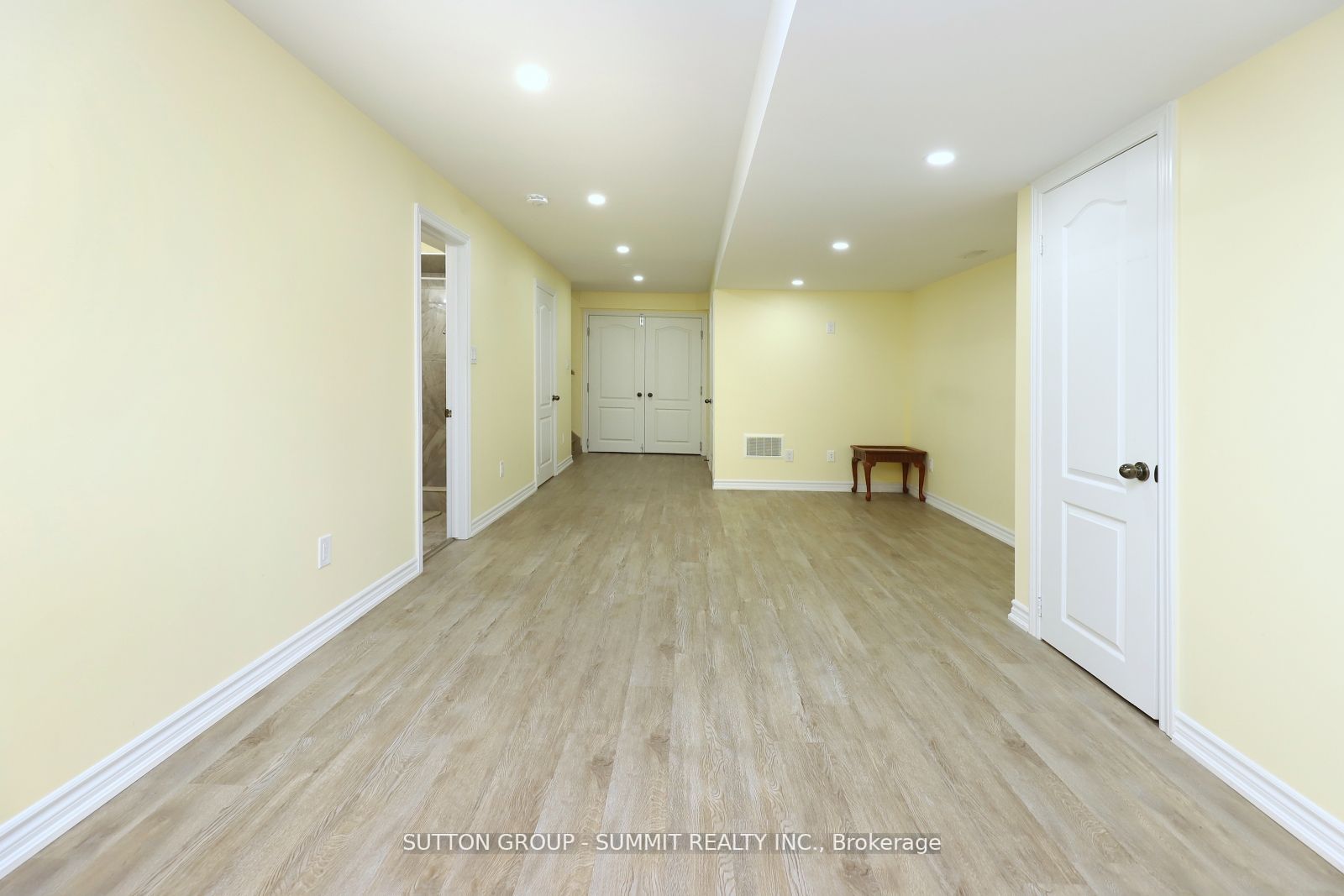 1087 Abbott St, #Upper