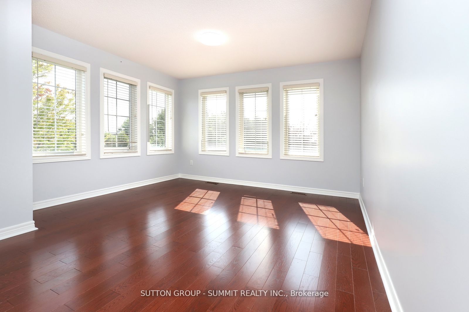 1087 Abbott St, #Upper